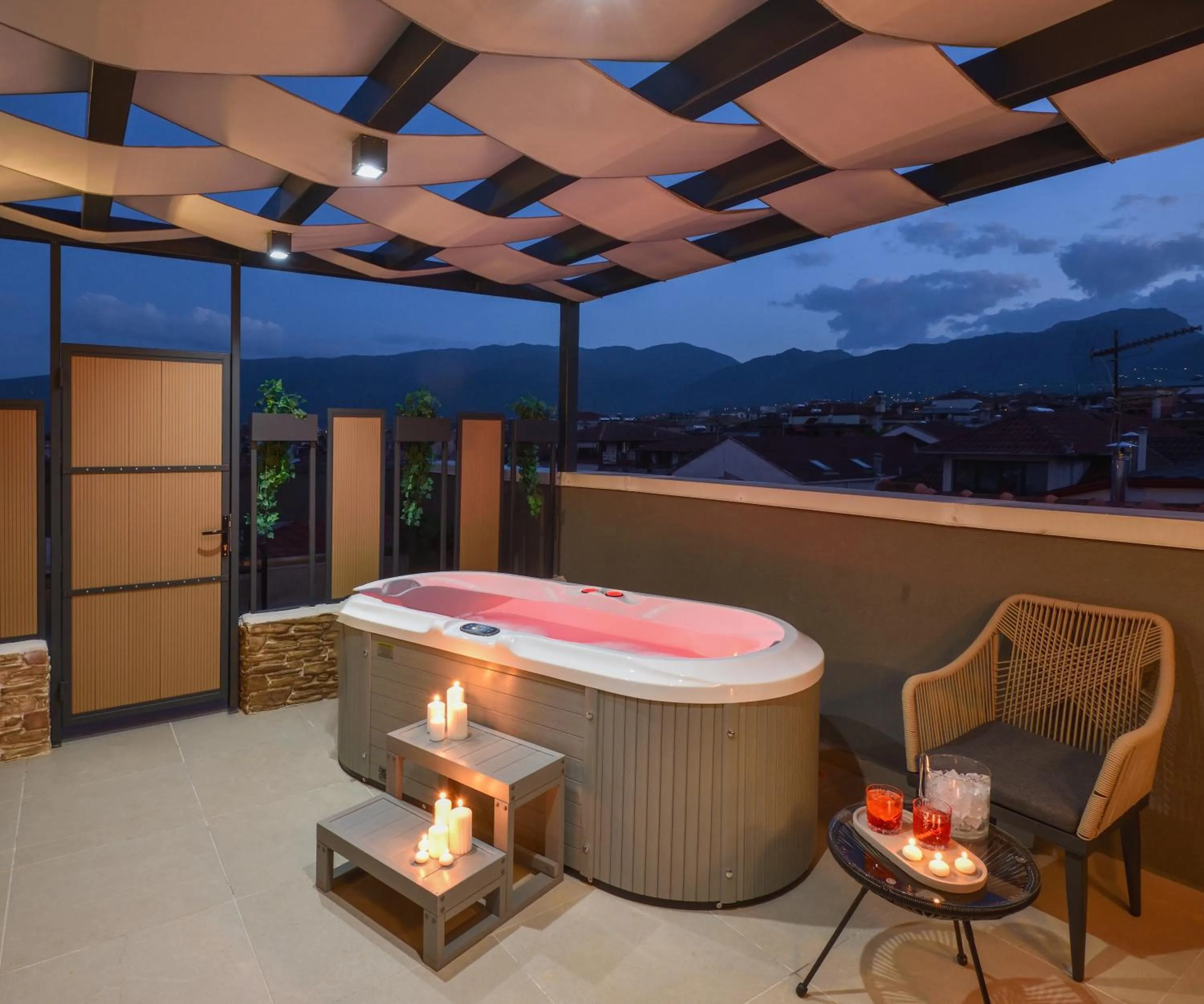 Hot Tub in CORYLUS Luxury Rooms & Suites