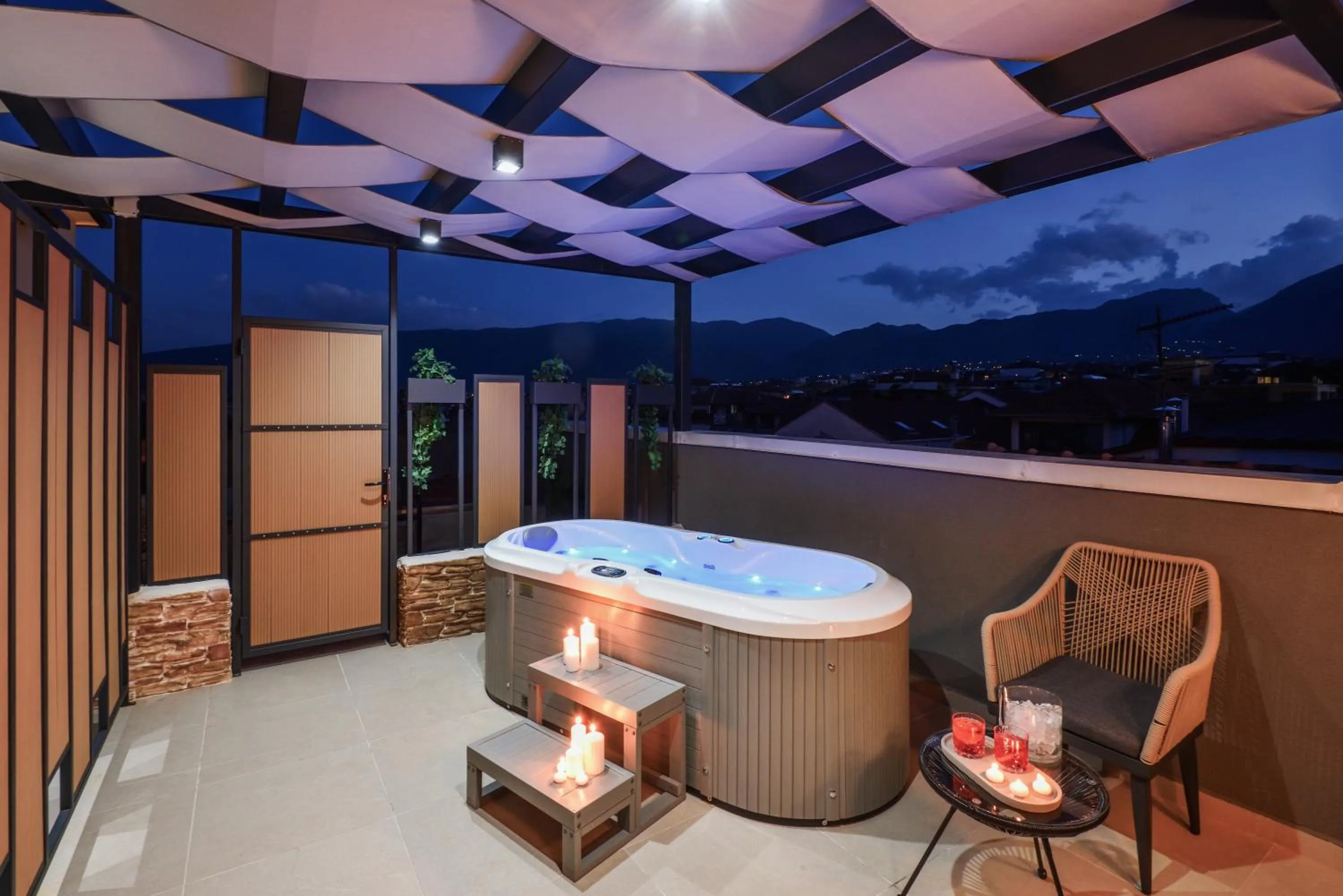 Hot Tub in CORYLUS Luxury Rooms & Suites