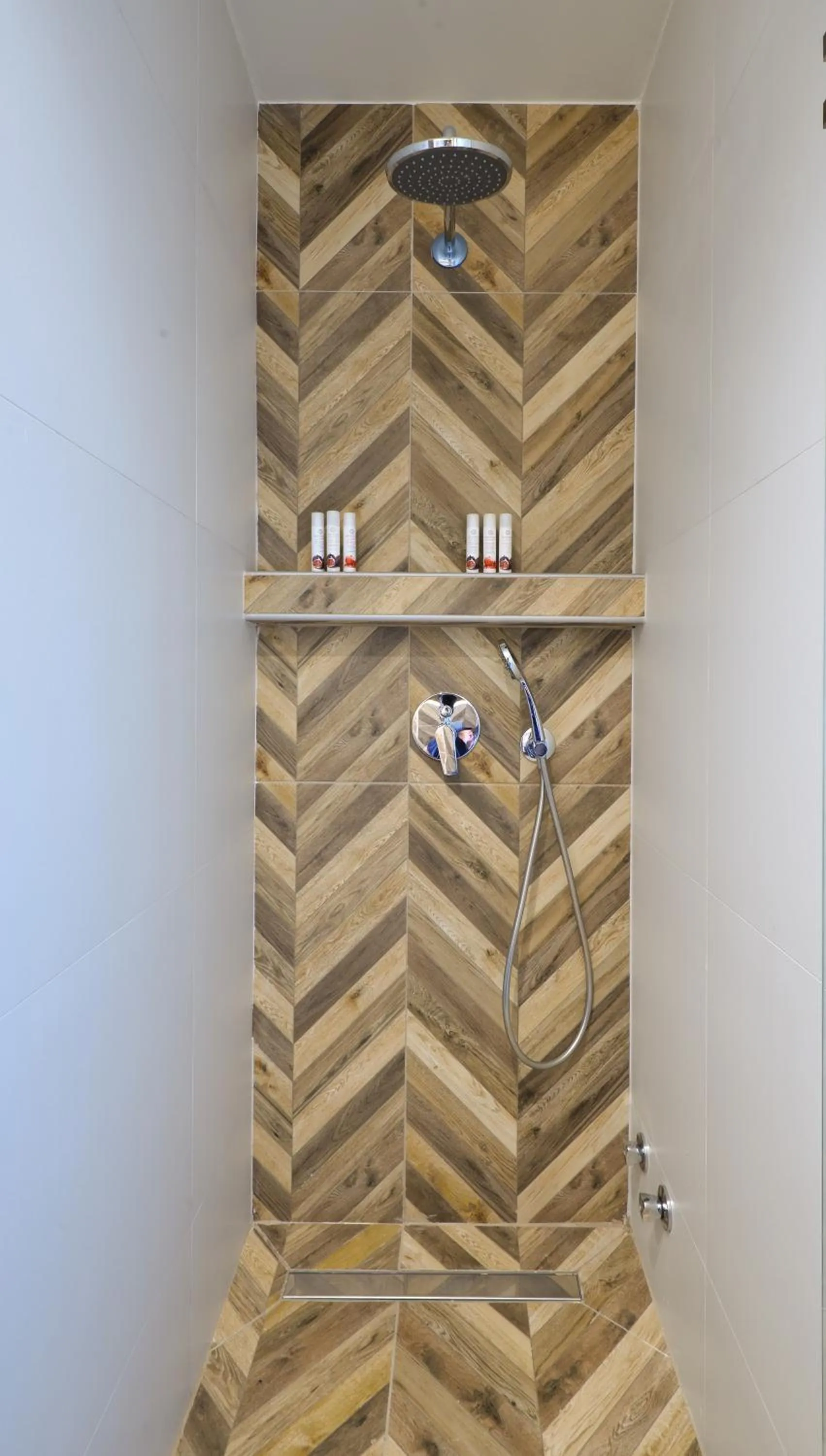 Shower in CORYLUS Luxury Rooms & Suites