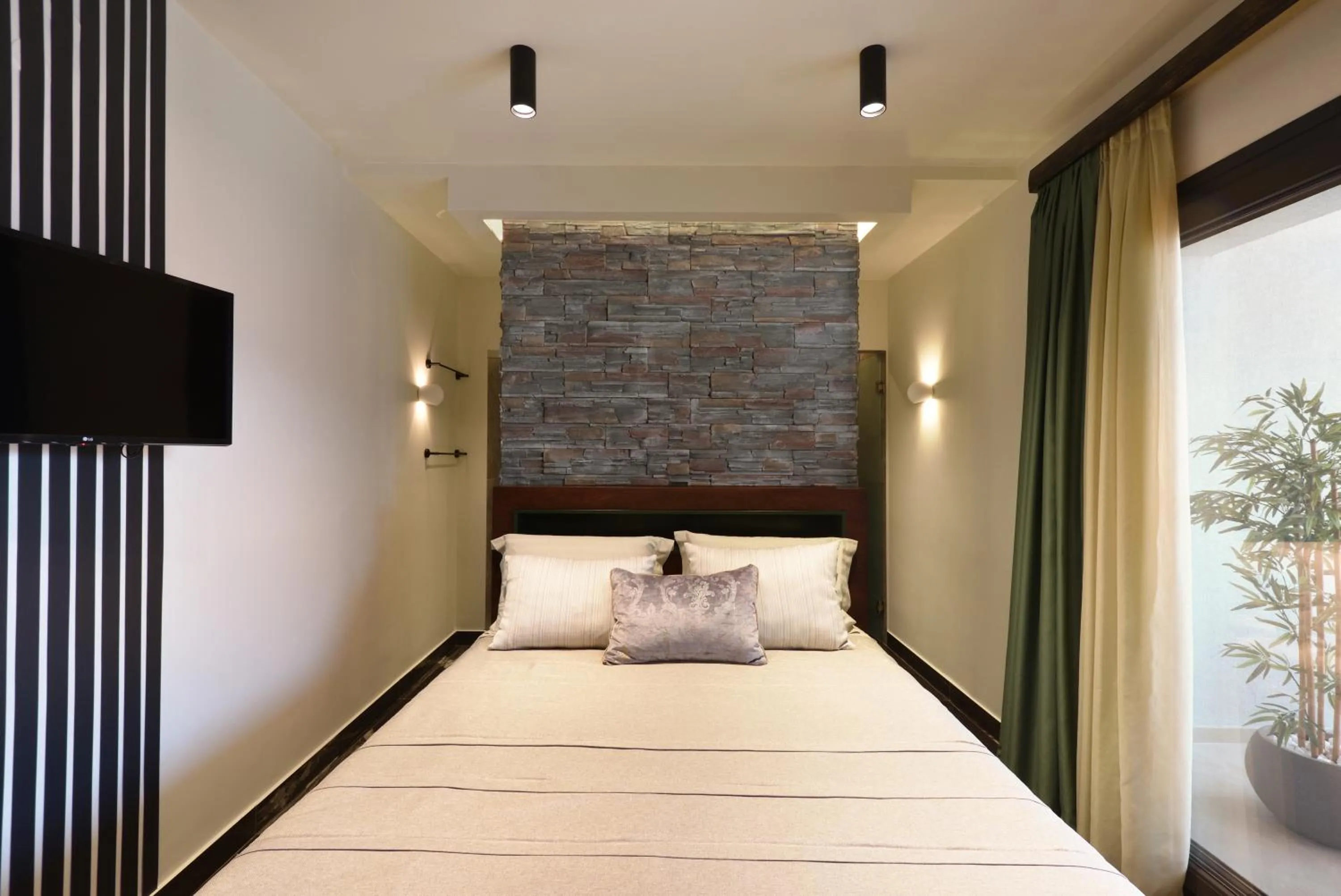 Bedroom, Bed in CORYLUS Luxury Rooms & Suites