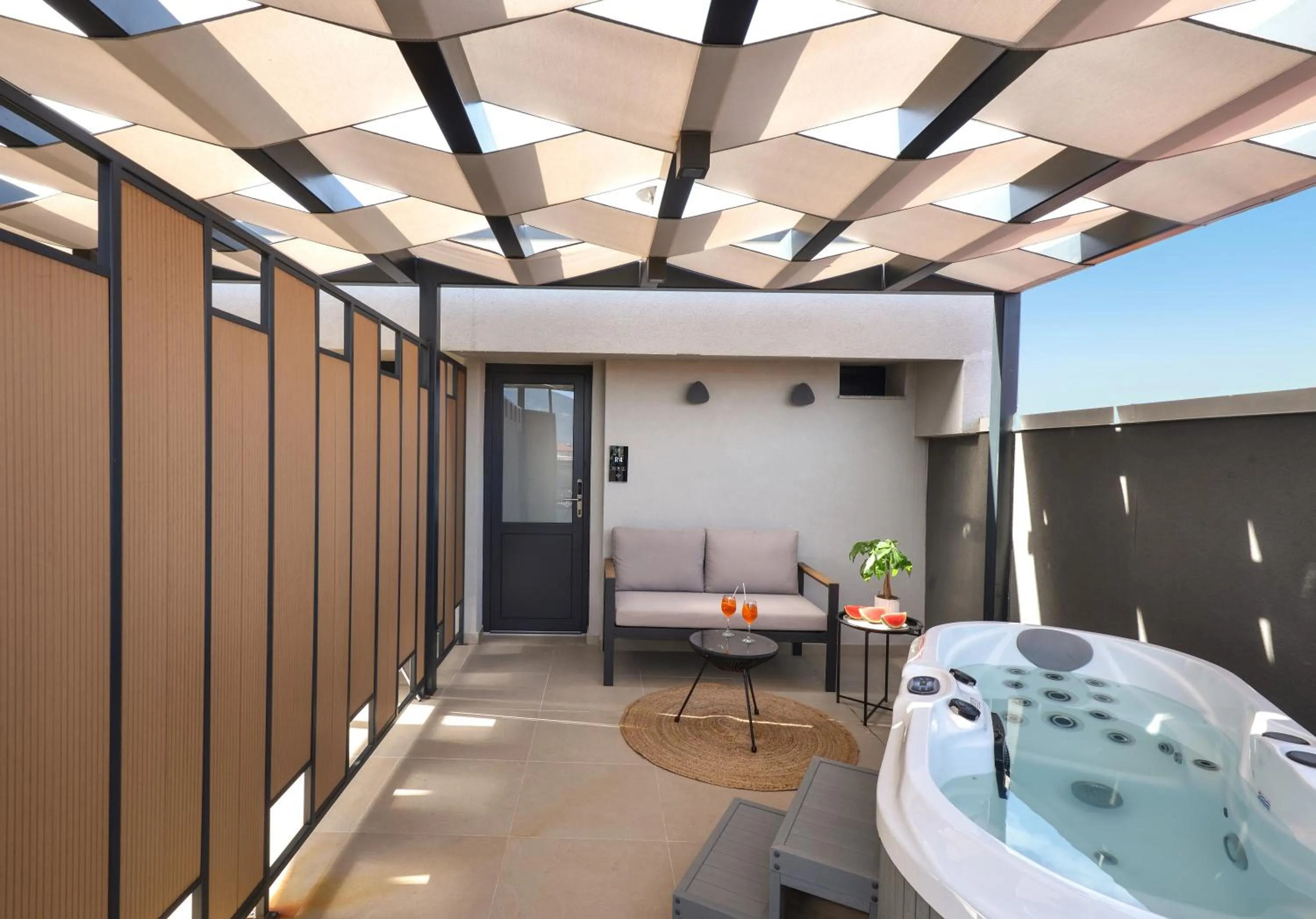 Hot Tub in CORYLUS Luxury Rooms & Suites