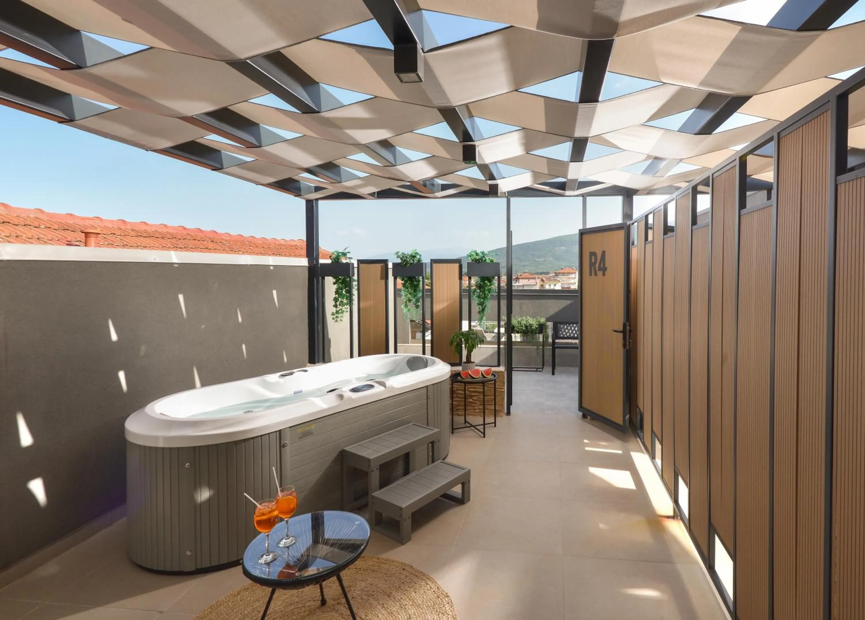 Hot Tub in CORYLUS Luxury Rooms & Suites