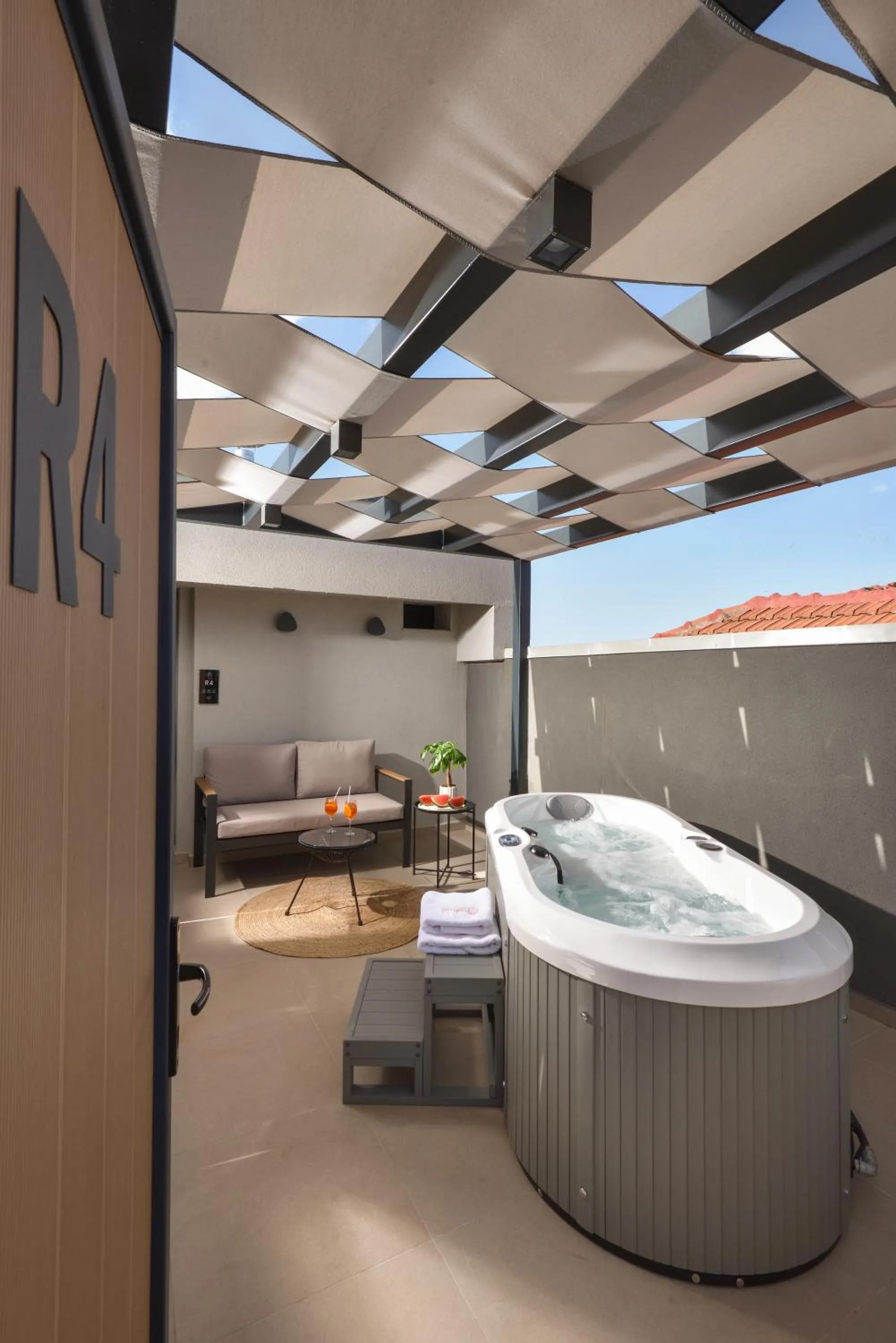 Hot Tub in CORYLUS Luxury Rooms & Suites