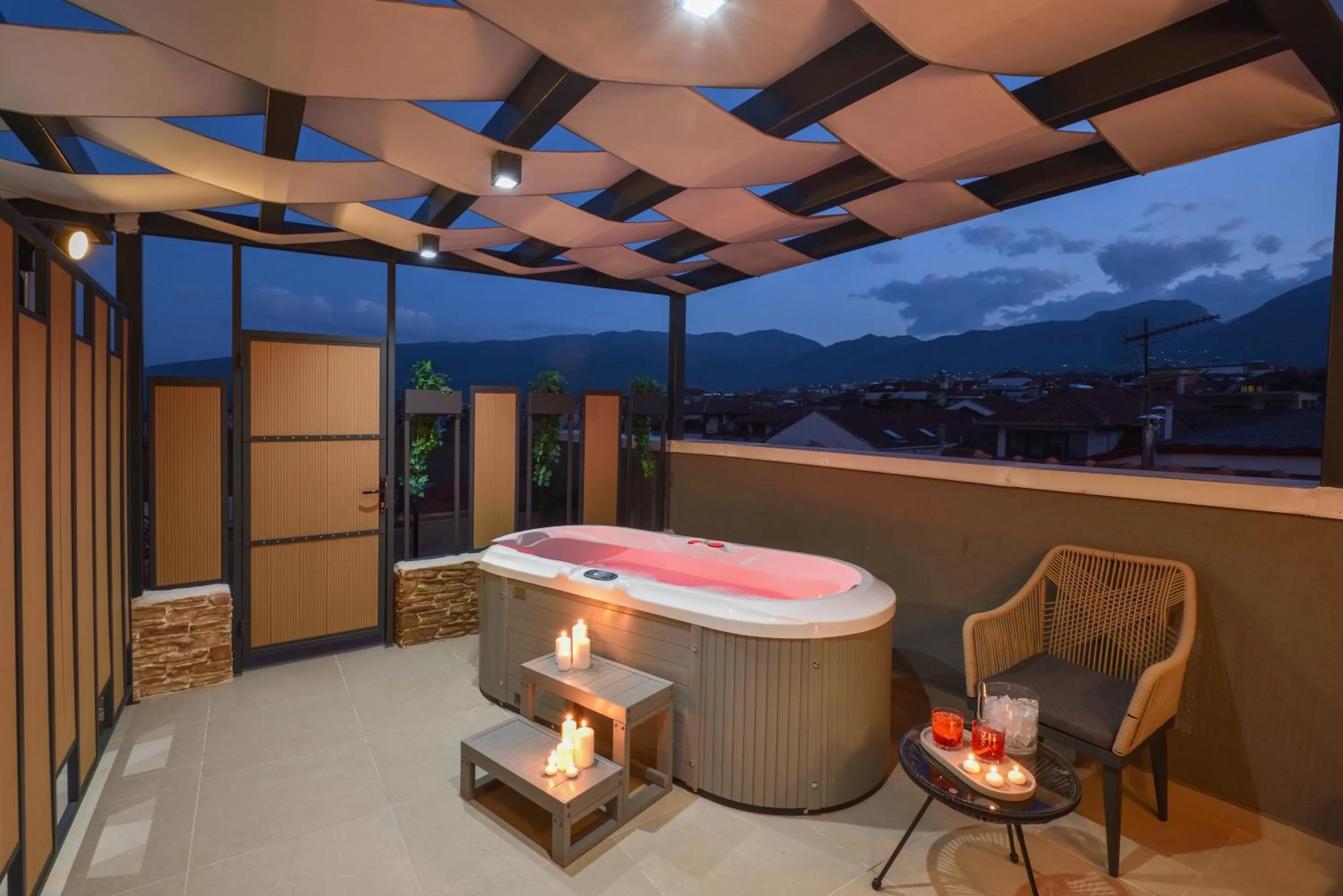Hot Tub in CORYLUS Luxury Rooms & Suites