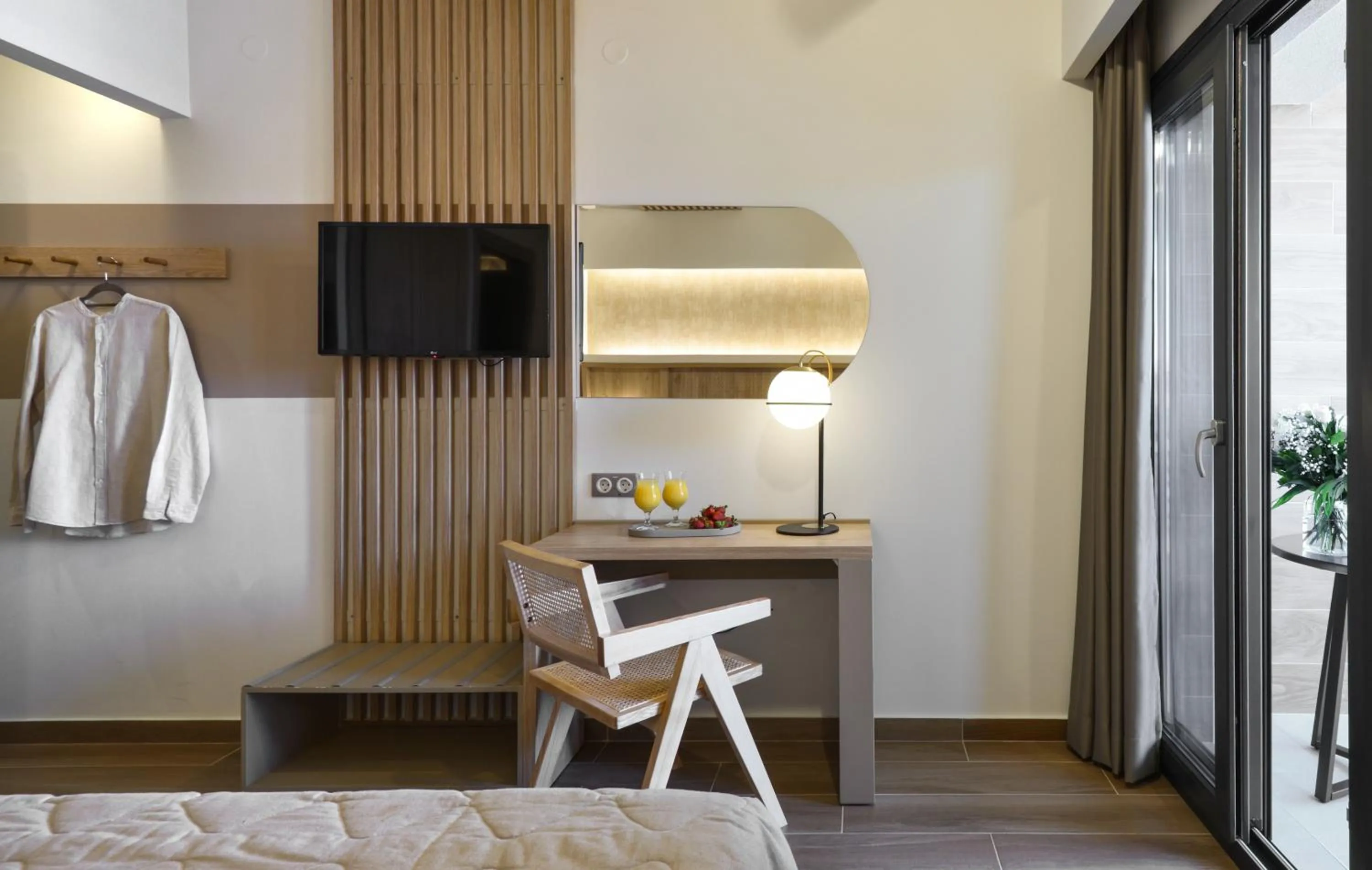 TV and multimedia in CORYLUS Luxury Rooms & Suites