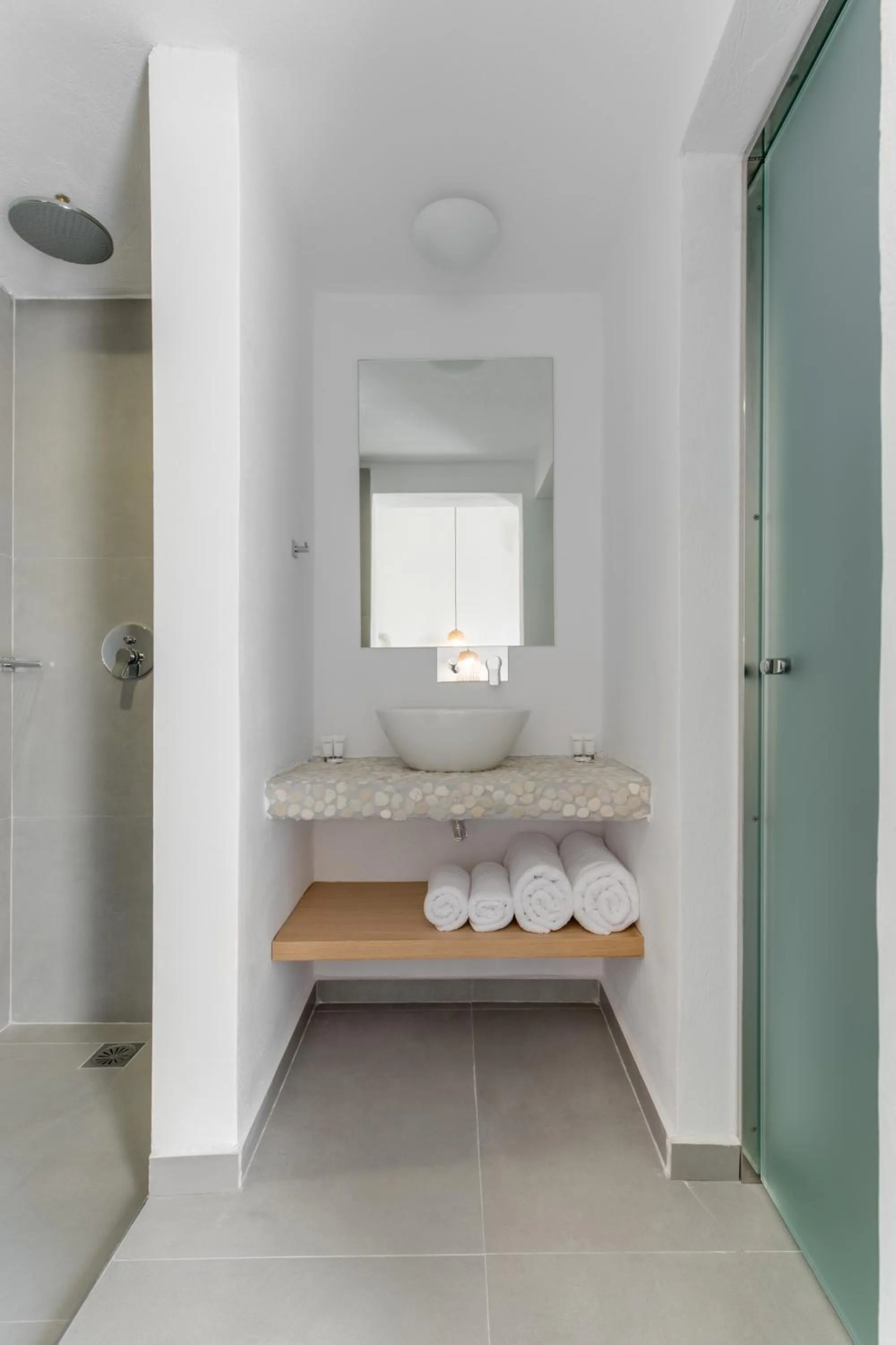 Bathroom, Bed in Hotel Eucalyptus