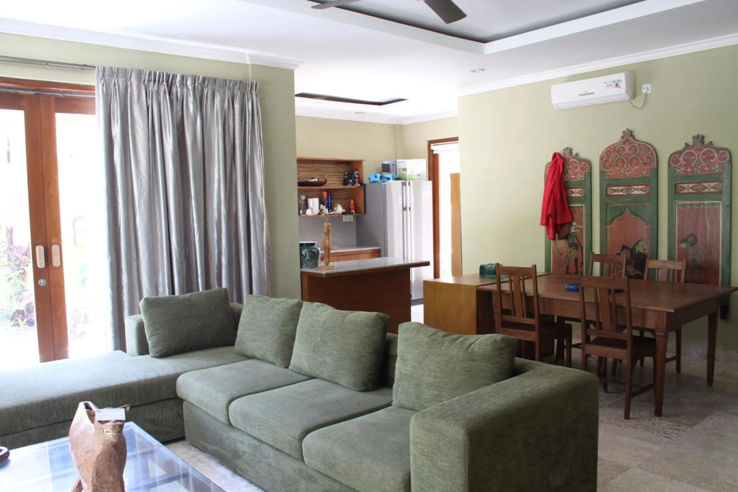 Living room in Bayshore Residence