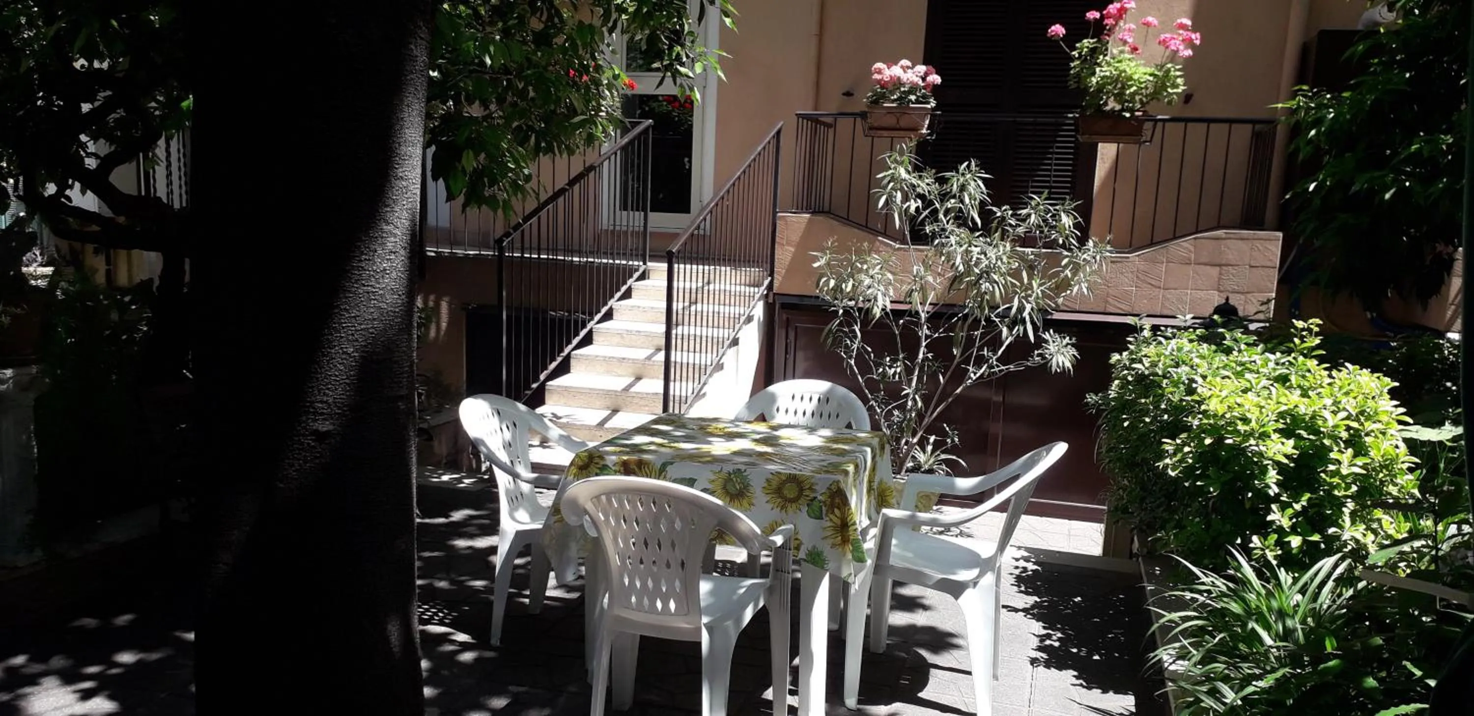 Patio in Gioia Guest House