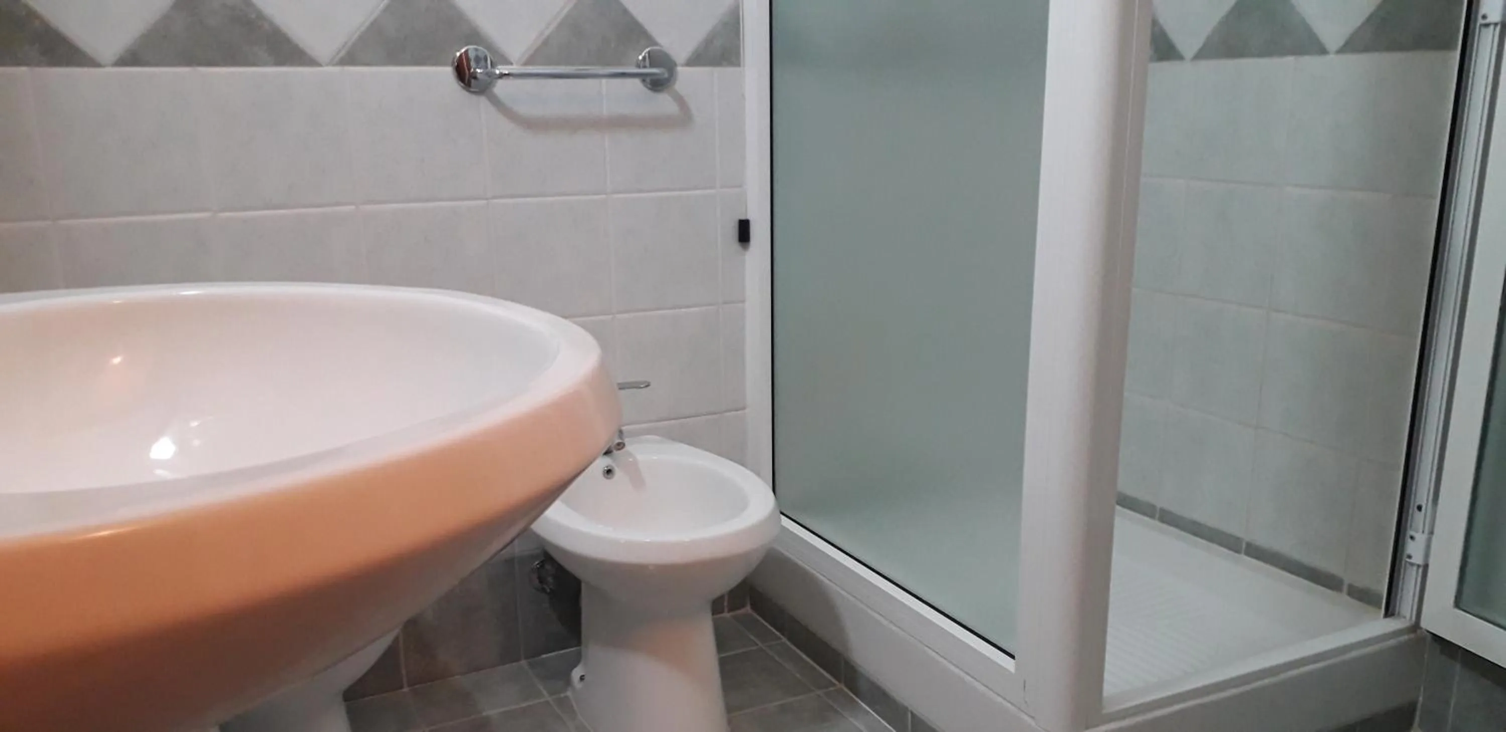 Shower in Gioia Guest House