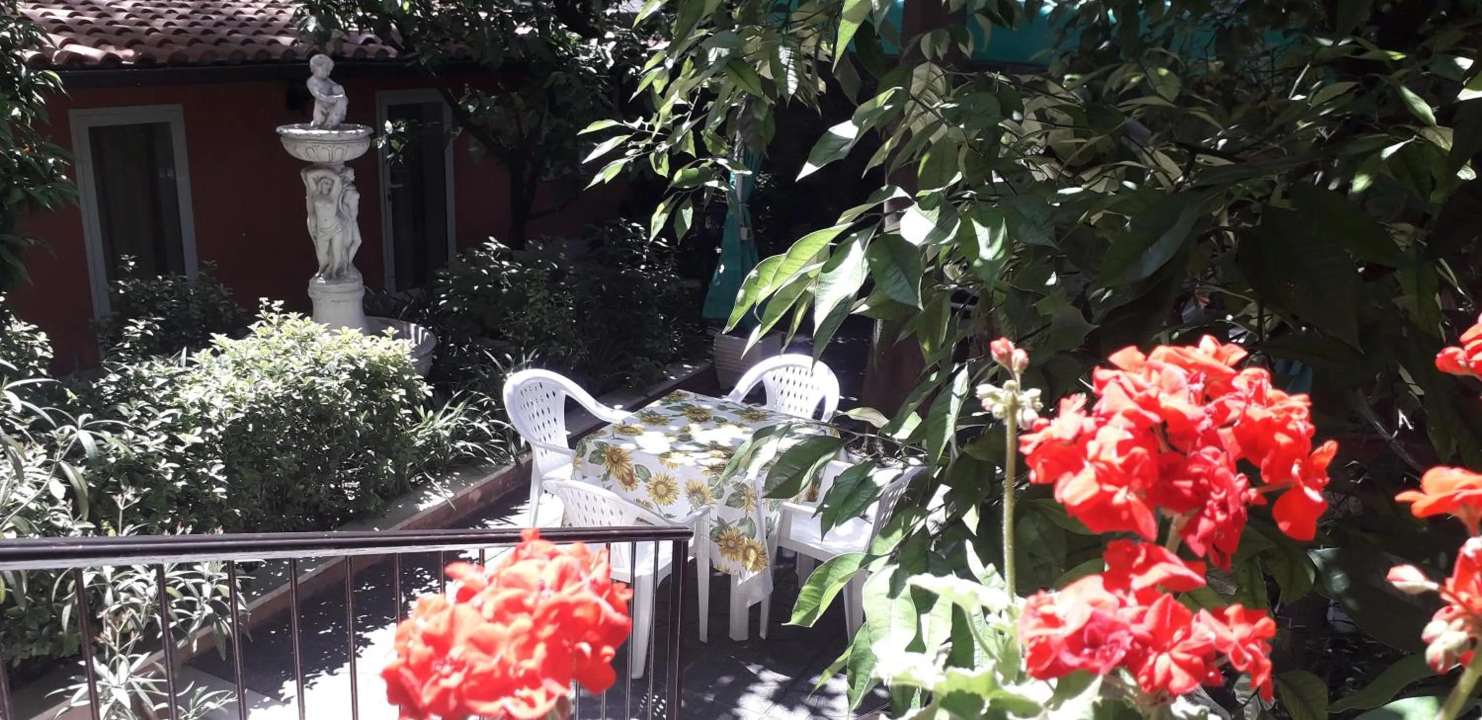 Patio in Gioia Guest House