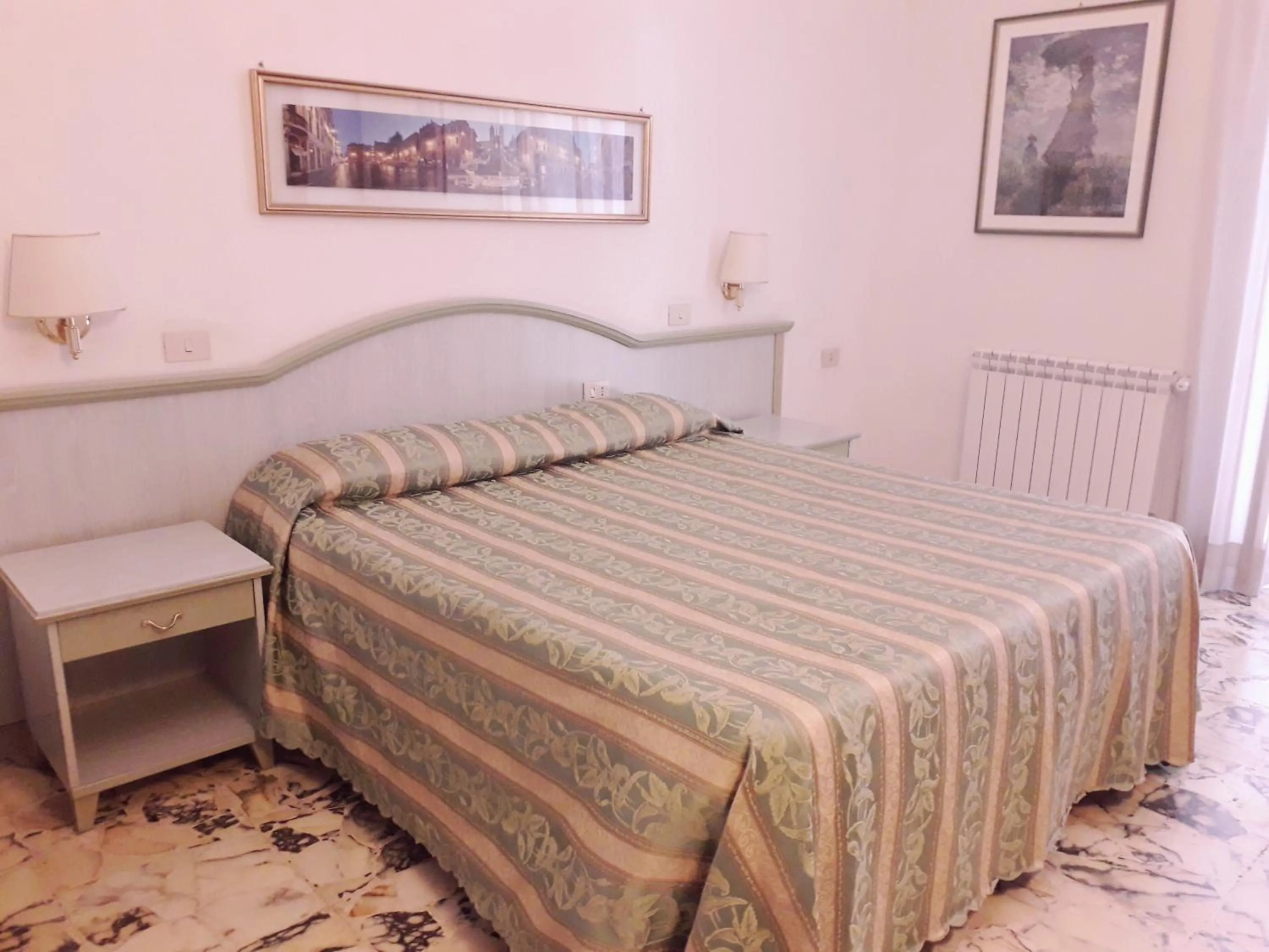 Bed in Gioia Guest House