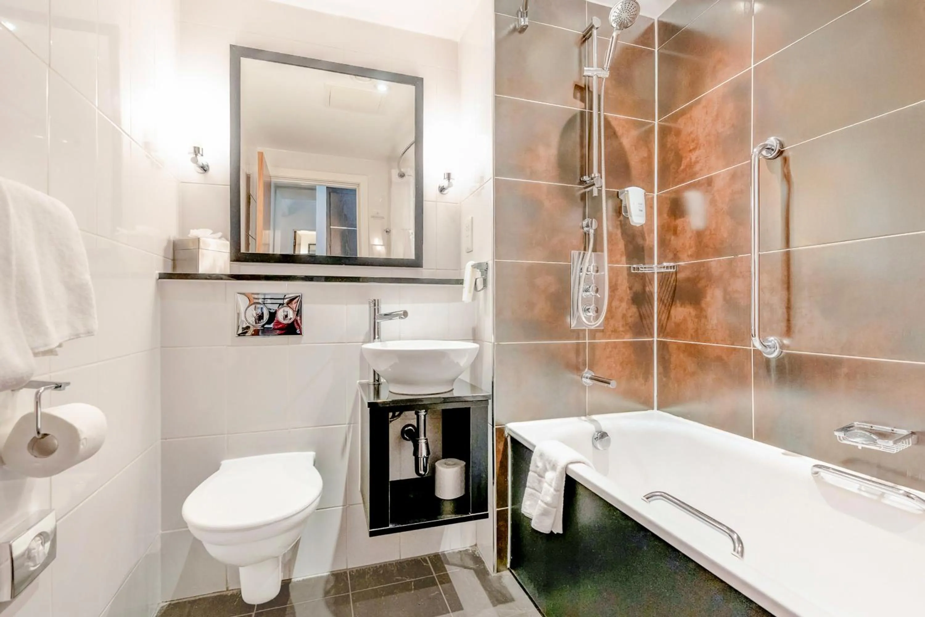 Bathroom in The Landmark Hotel and SPA Leisure Club Dundee By Sunday