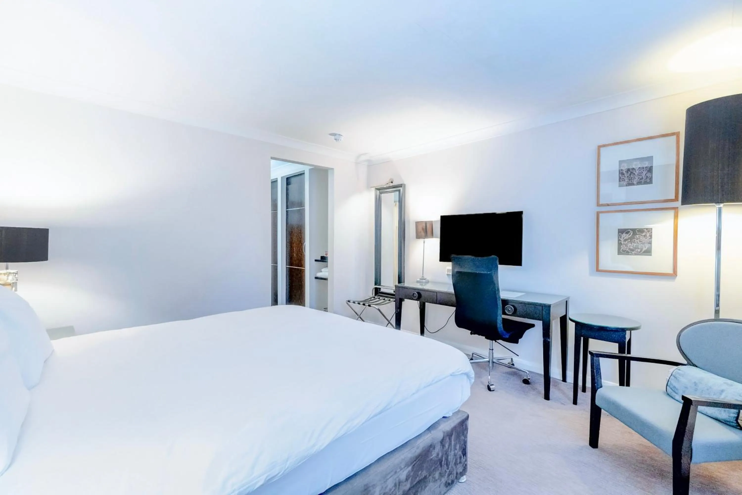 Bedroom, Bed in The Landmark Hotel and SPA Leisure Club Dundee By Sunday