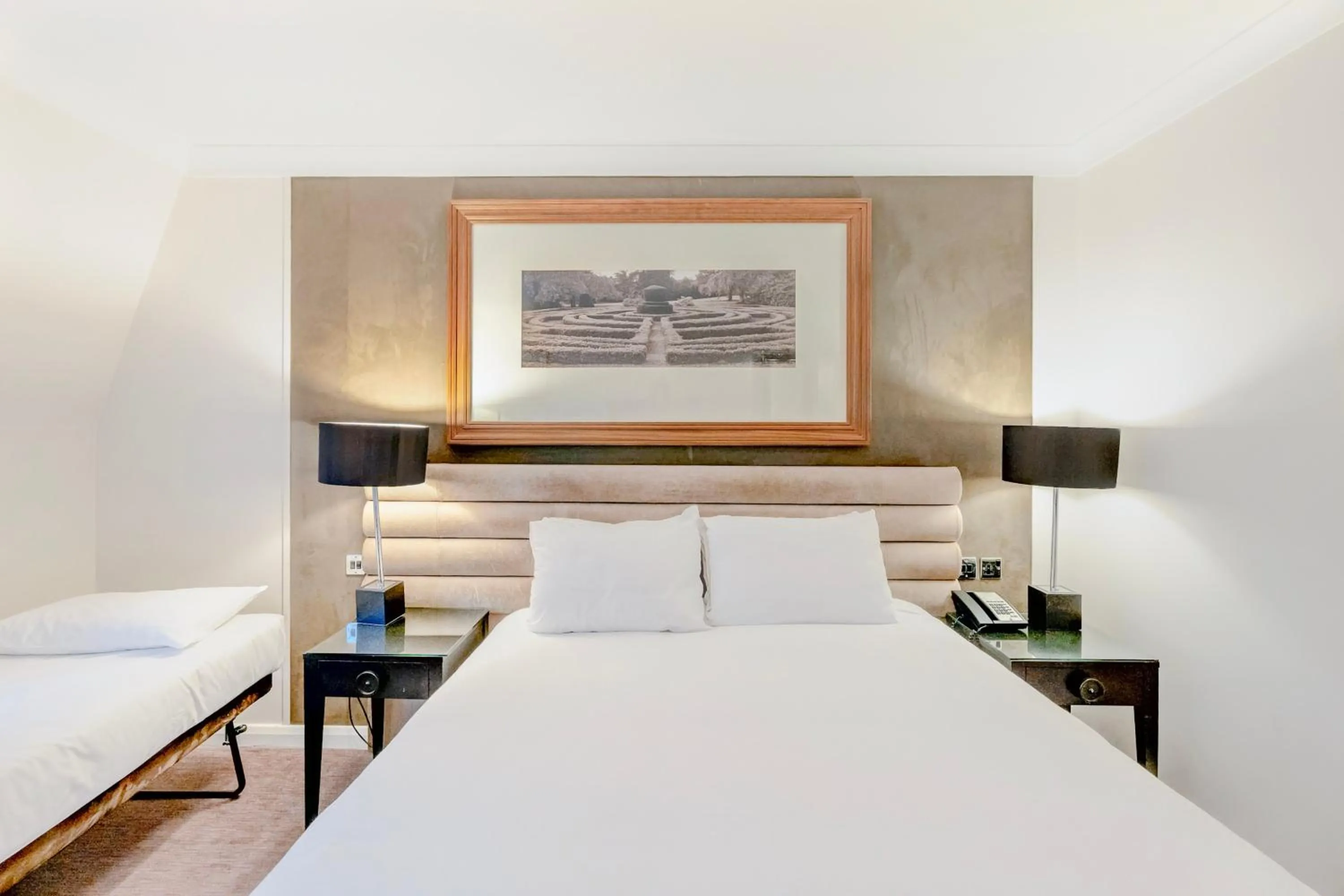 Bed in The Landmark Hotel and SPA Leisure Club Dundee By Sunday