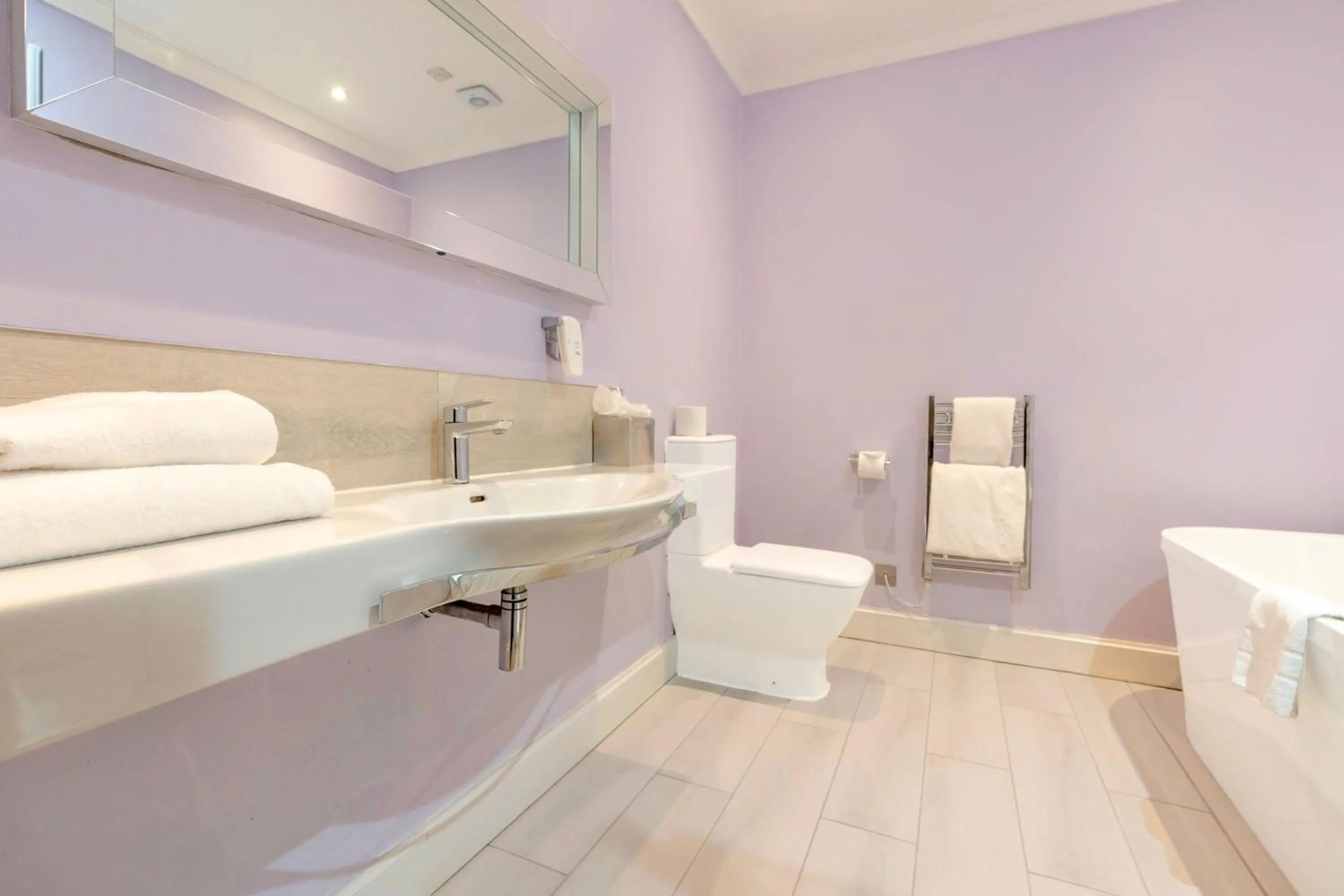 Bathroom in The Landmark Hotel and SPA Leisure Club Dundee By Sunday