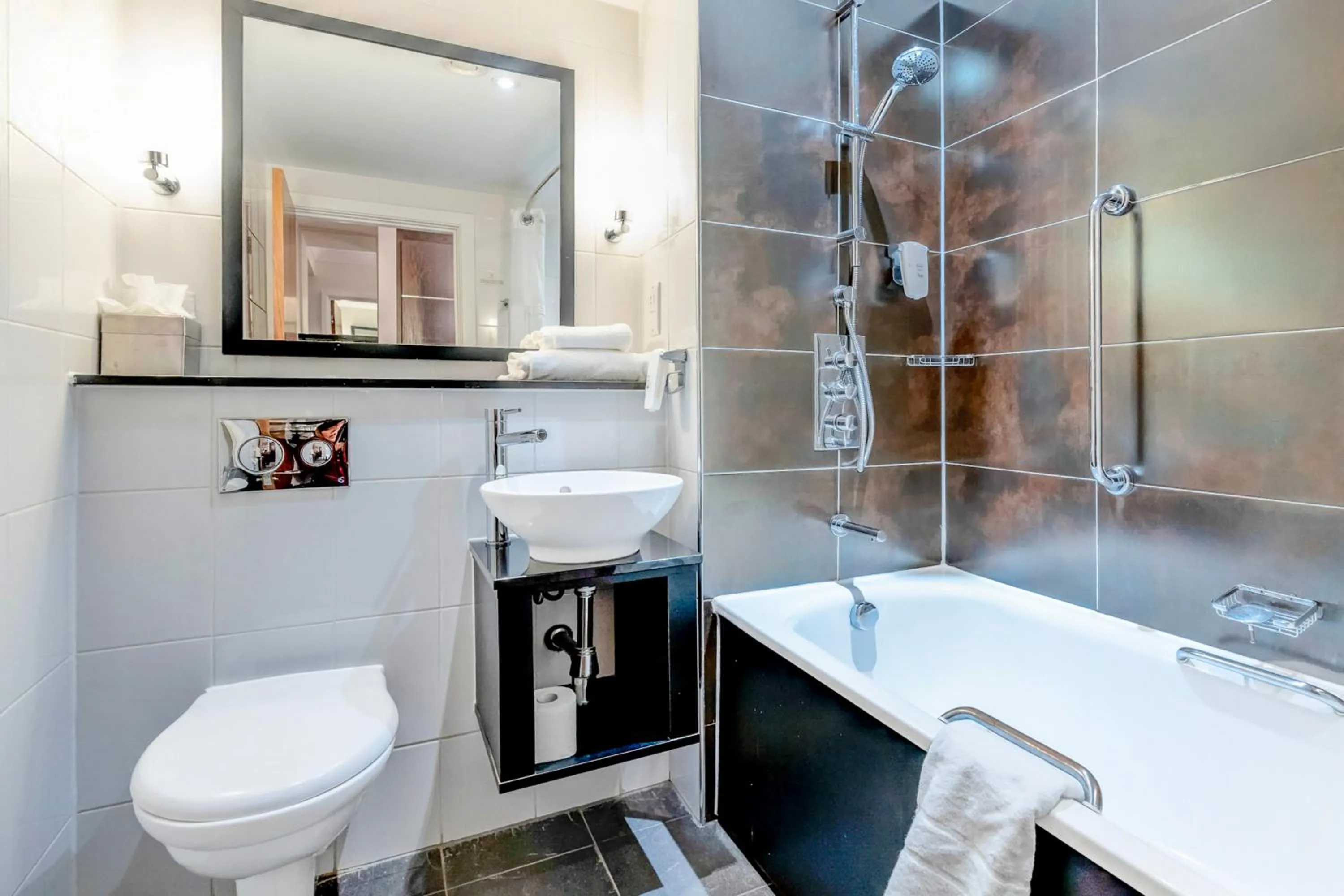 Bathroom in The Landmark Hotel and SPA Leisure Club Dundee By Sunday