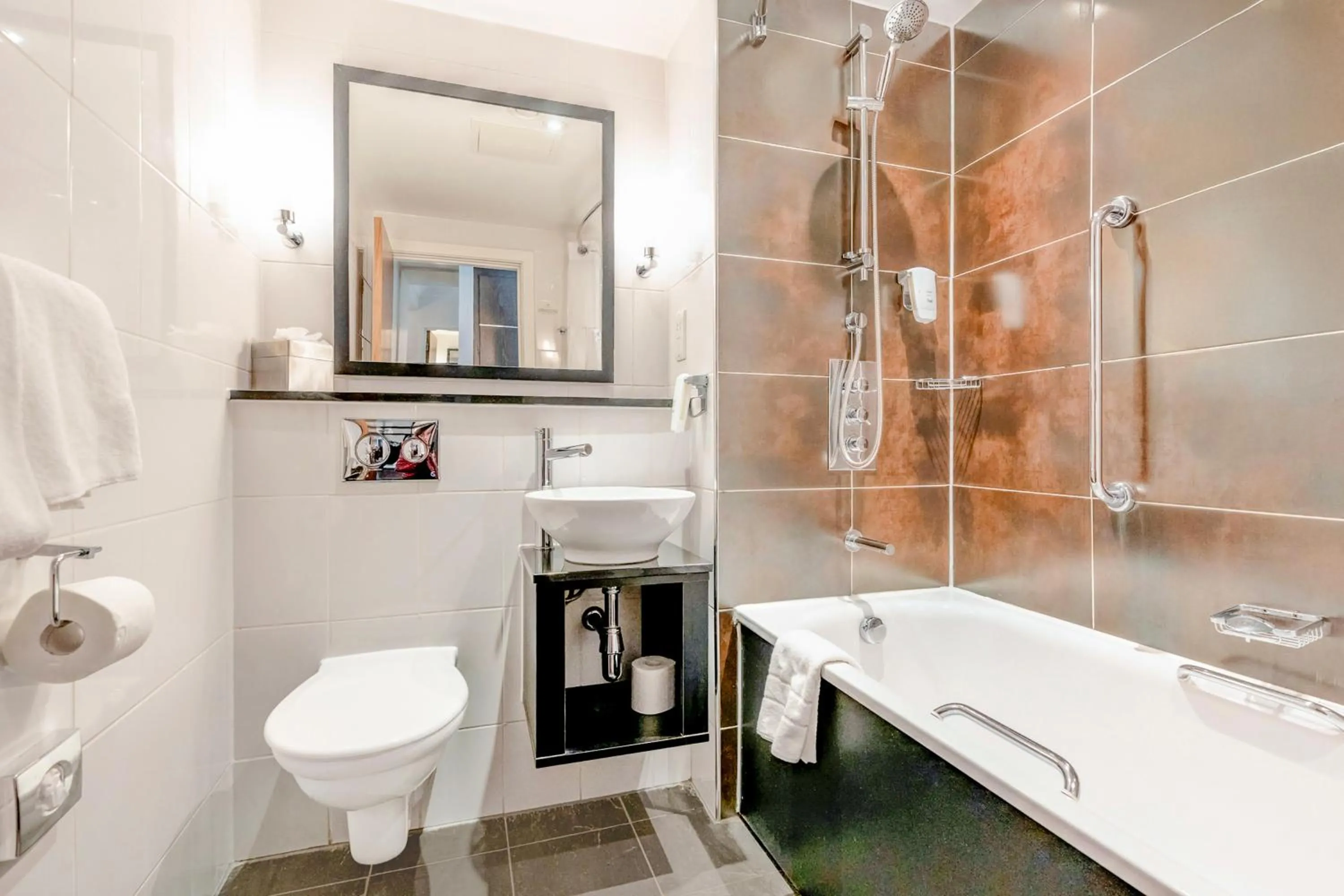 Bathroom in The Landmark Hotel and SPA Leisure Club Dundee By Sunday