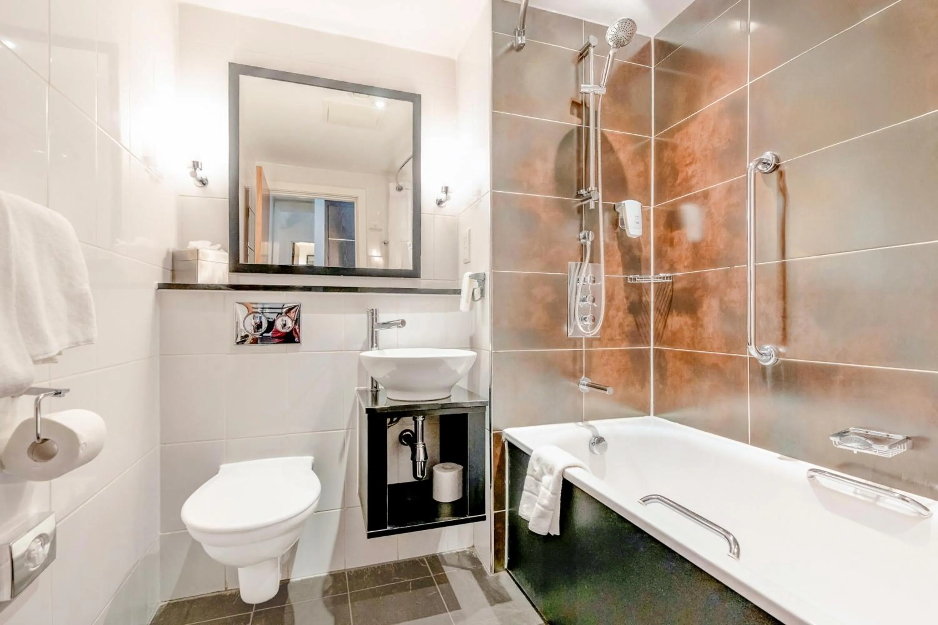 Bathroom in The Landmark Hotel and SPA Leisure Club Dundee By Sunday