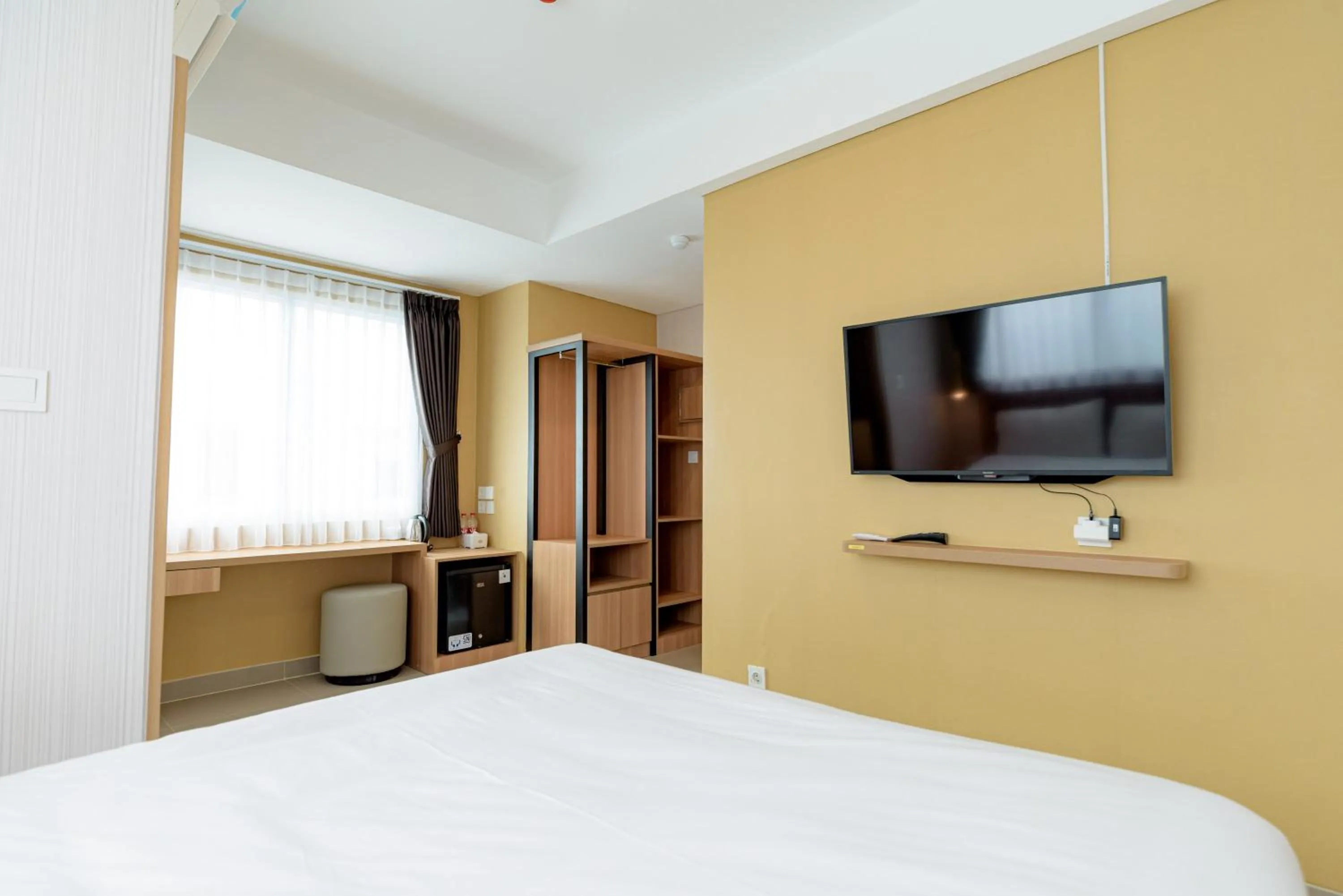 TV and multimedia, Bed in RedLiving Apartemen B Residence BSD - BE Urban Hotel