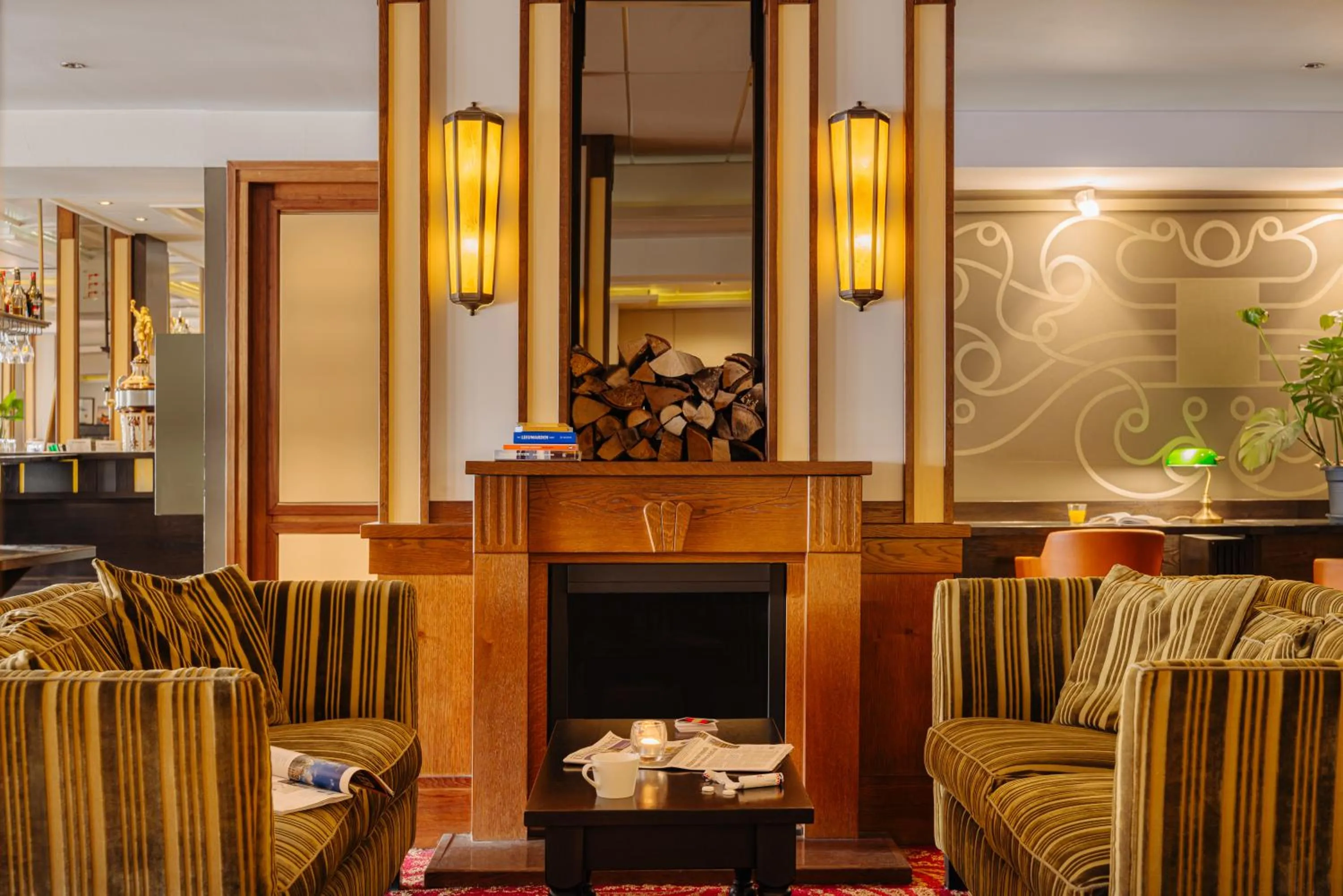 Lounge or bar in Leonardo Oranje Hotel Leeuwarden