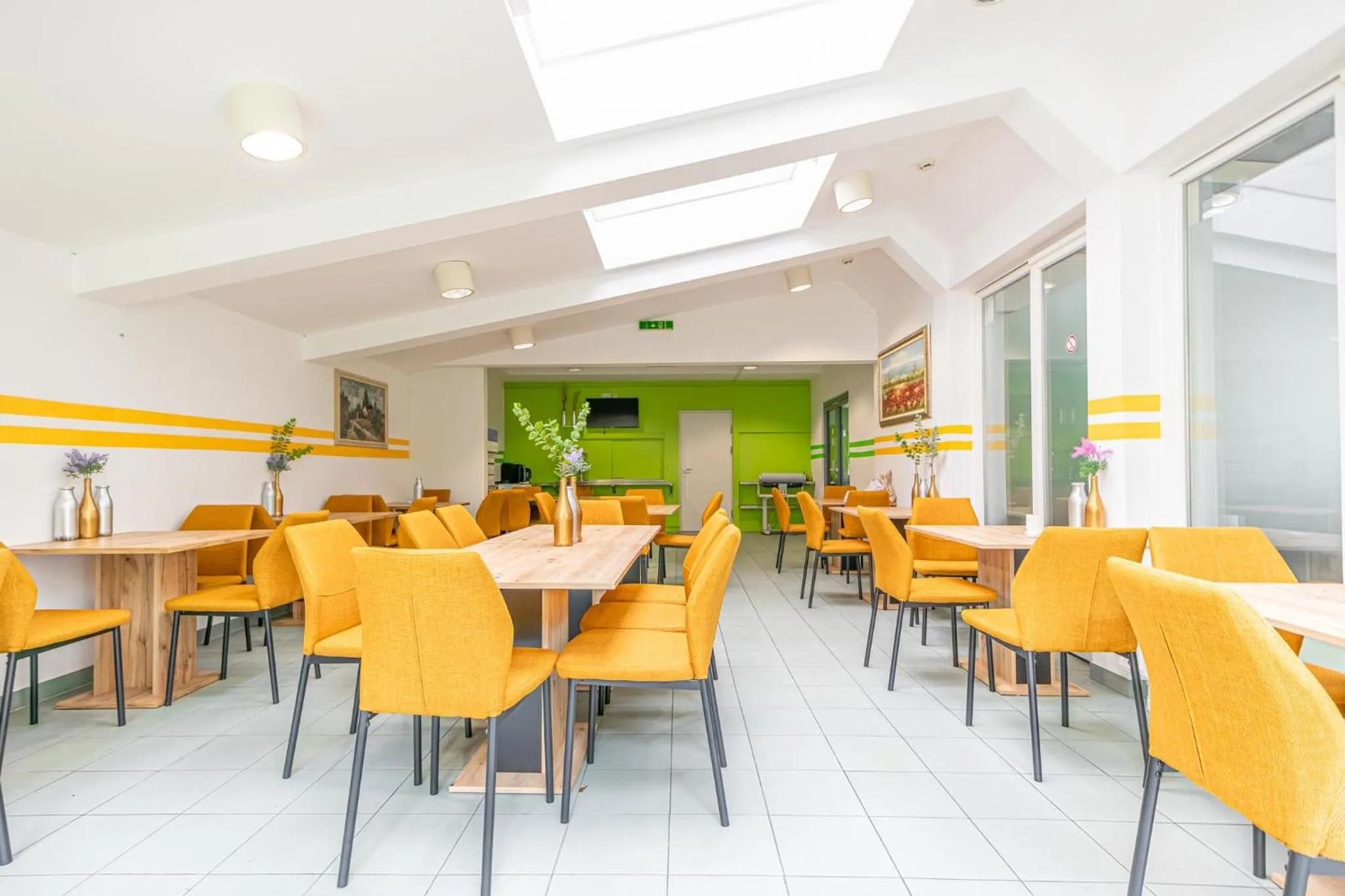 Restaurant/places to eat in Hotel Astral Vienna