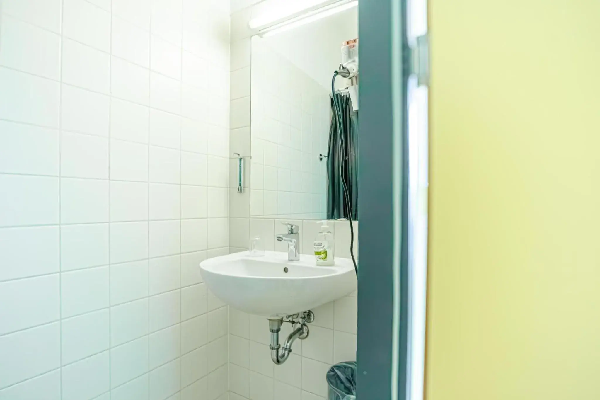 Double Room with Private Bathroom in Hotel Astral Vienna Double Room with Private Bathroom in Hotel Astral Vienna