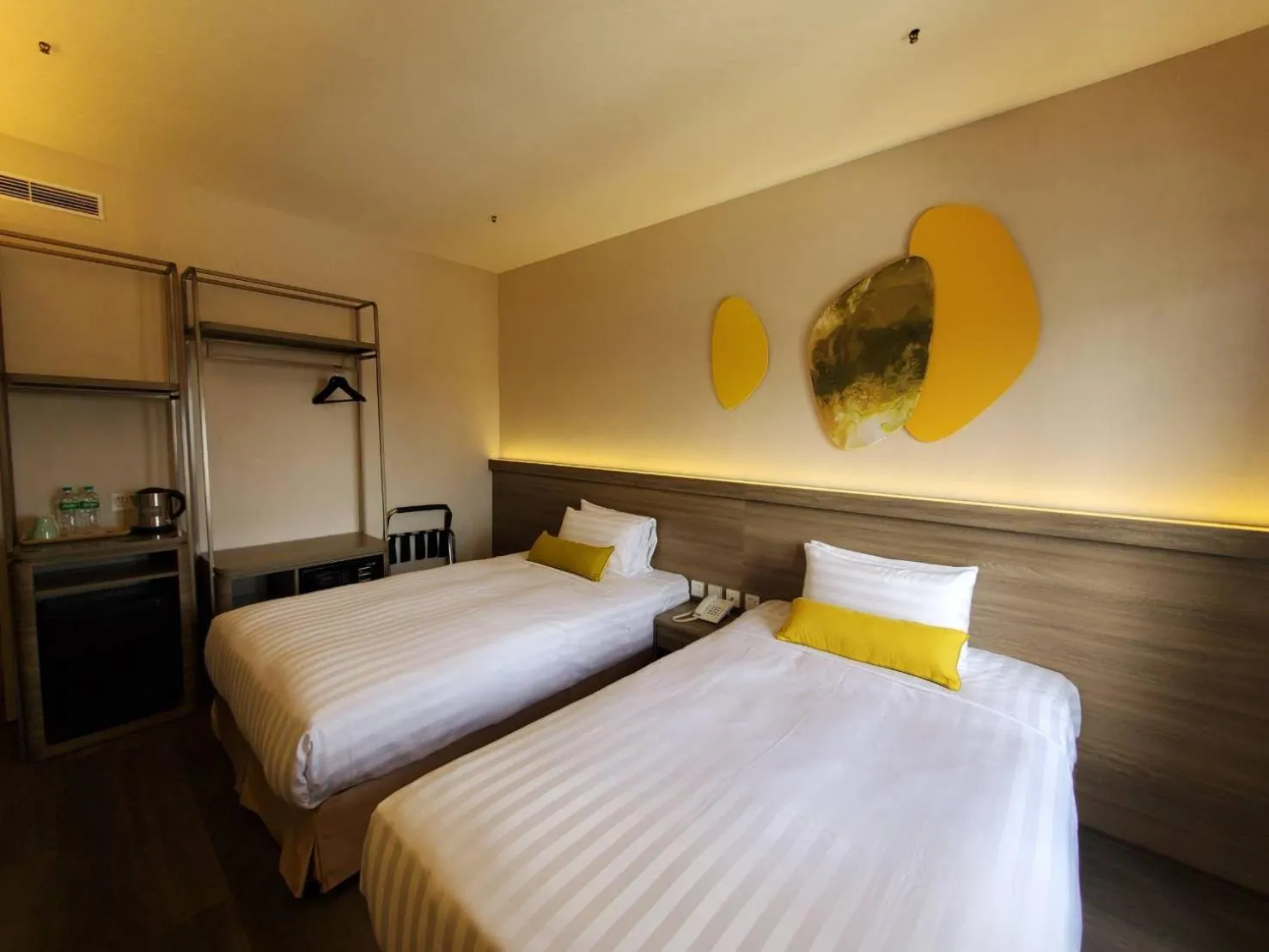 Photo of the whole room in Hu House