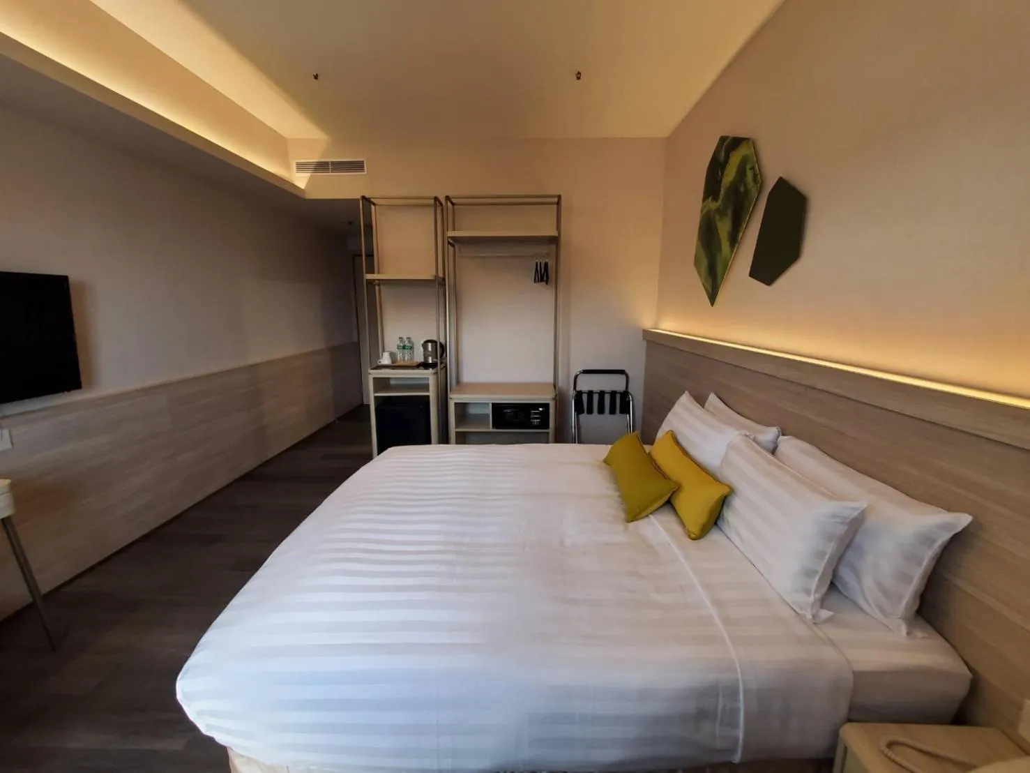 Photo of the whole room in Hu House