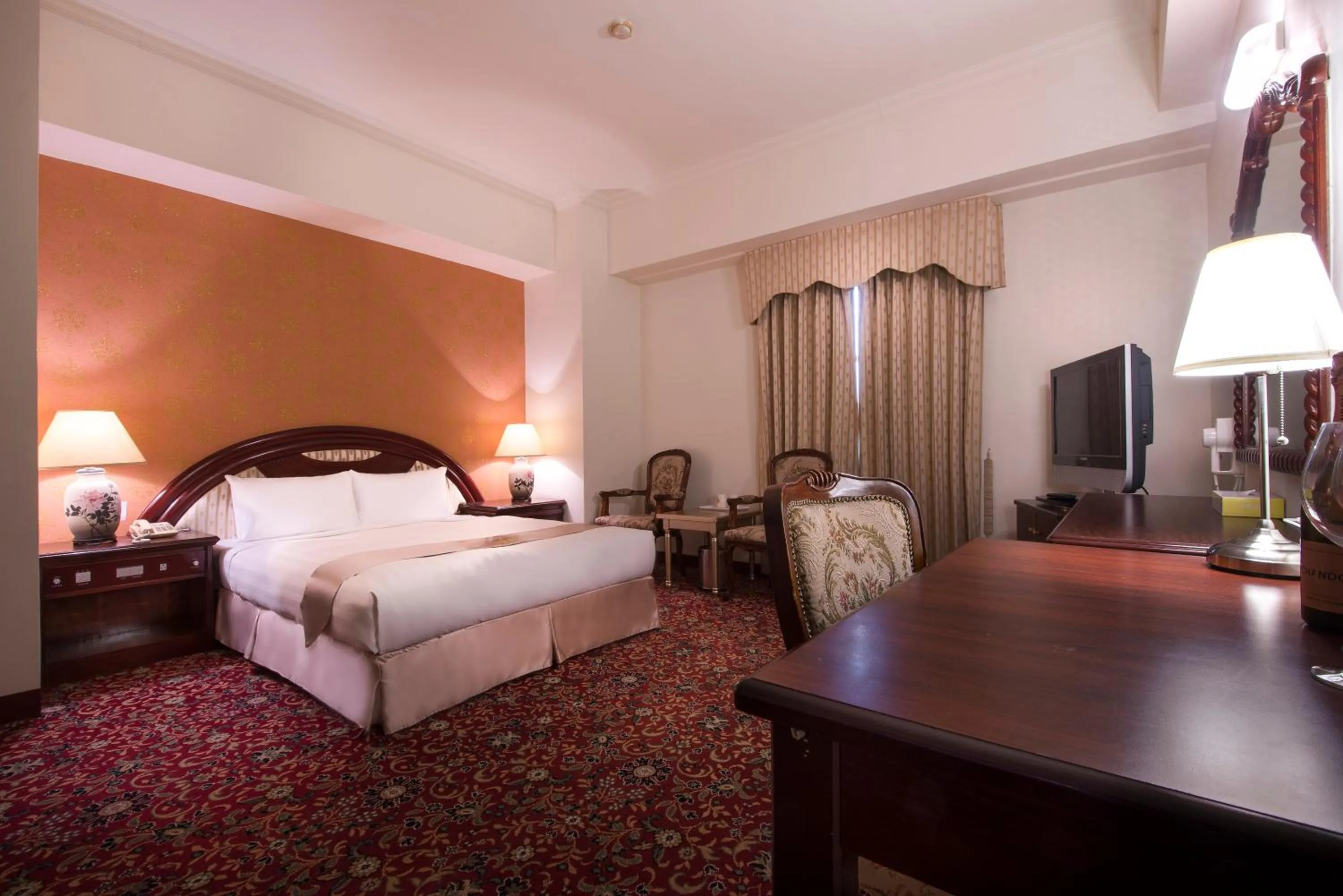 Photo of the whole room in Hu House