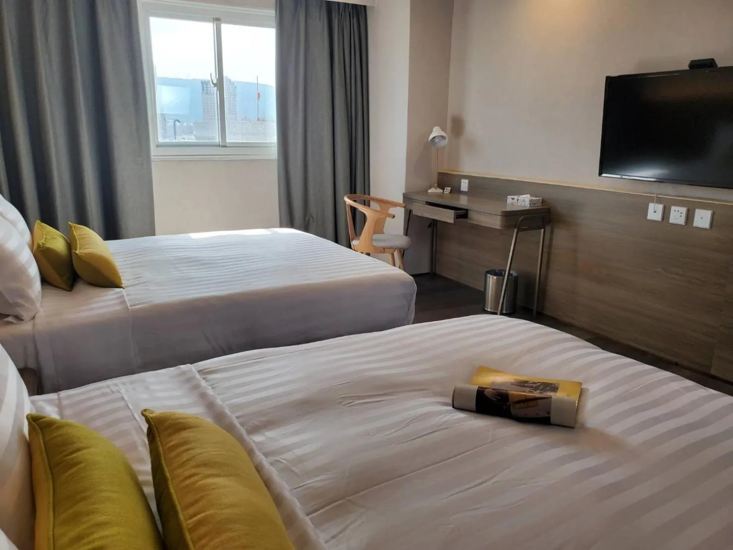 Photo of the whole room in Hu House