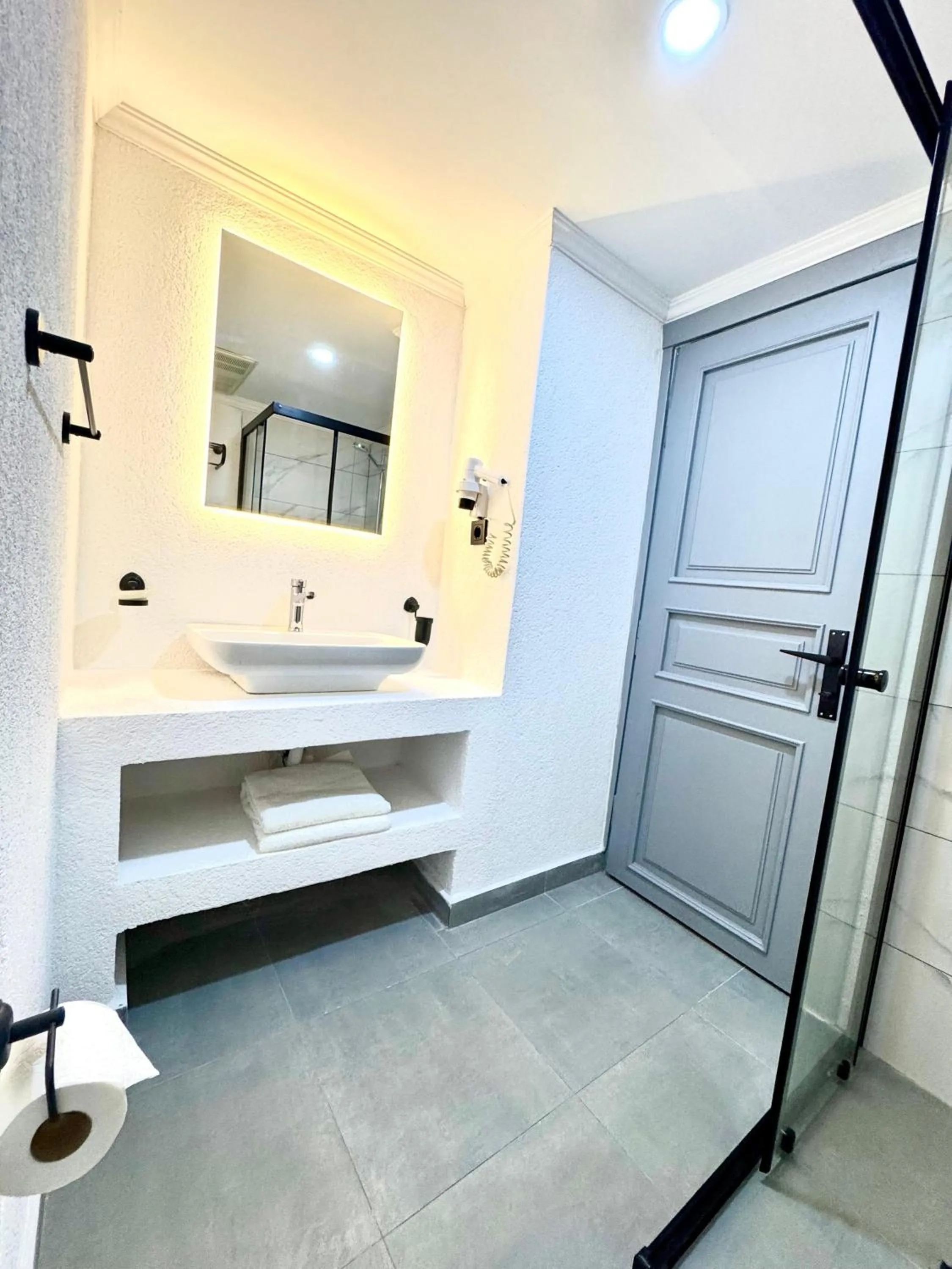 Bathroom in Costa Bitezhan Beach Hotel