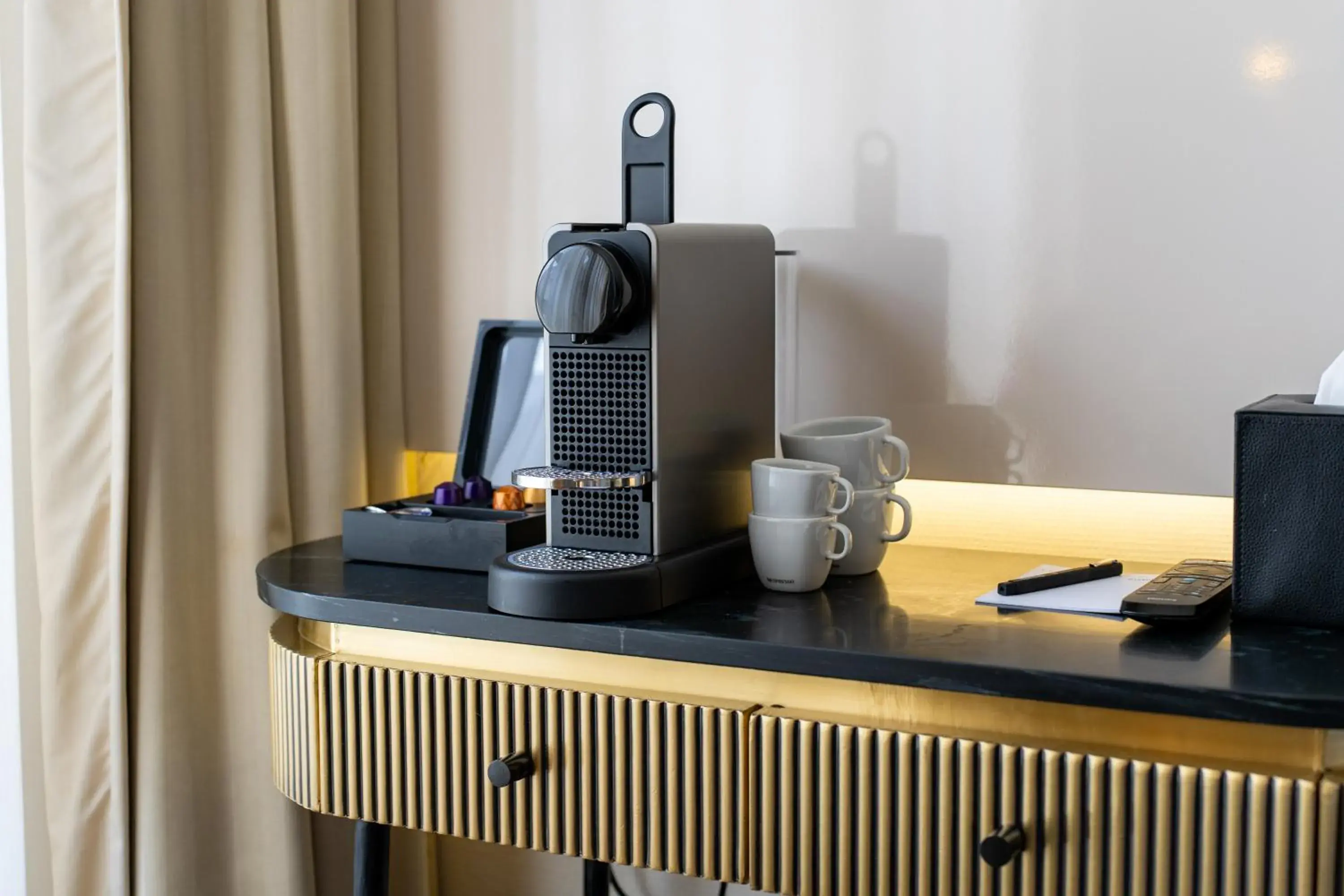 Deluxe Twin Room Souterrain (Basement) in Boutique Hotel Albus Amsterdam Centre Deluxe Twin Room Souterrain (Basement) in Boutique Hotel Albus Amsterdam Centre