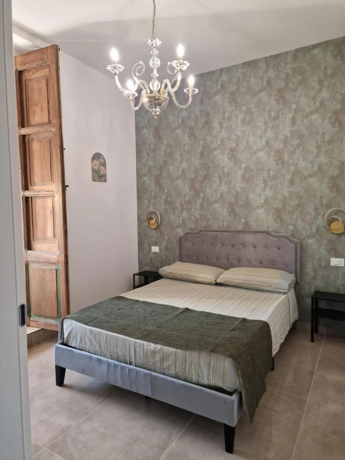 Bed in Antico Palazzo del Corso by Home Dardano