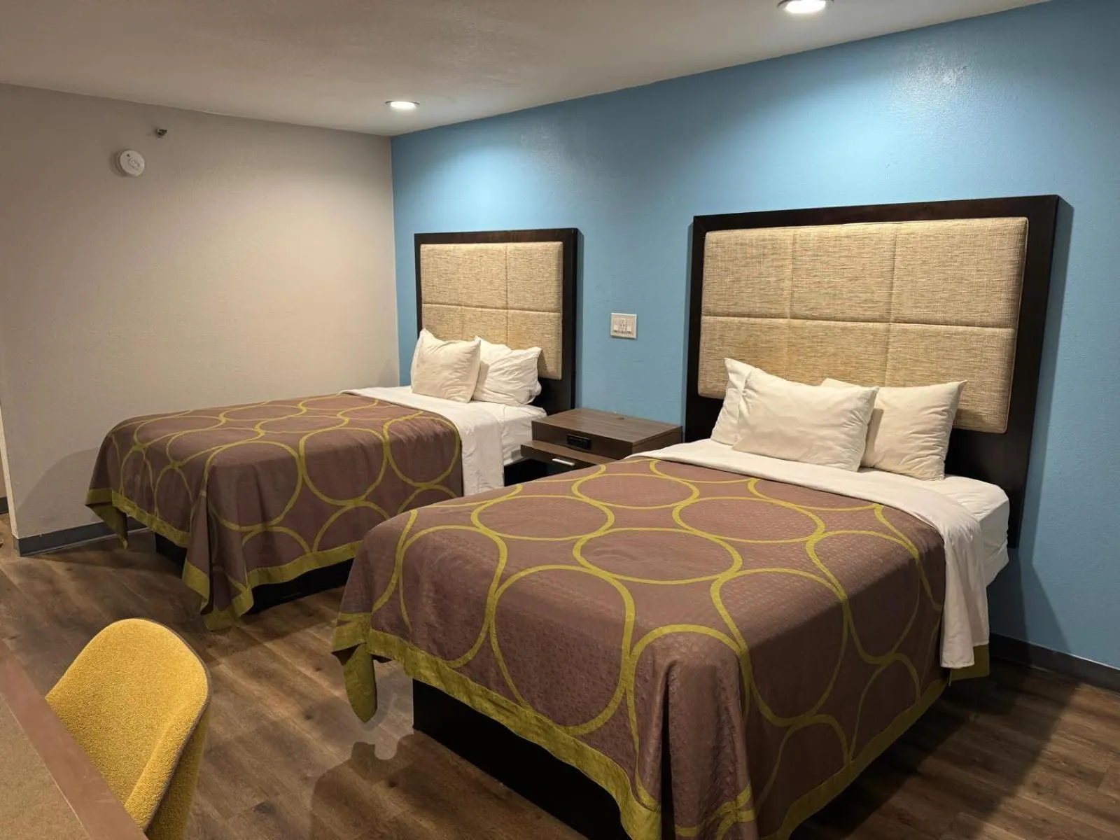 Bed in Executive Inn