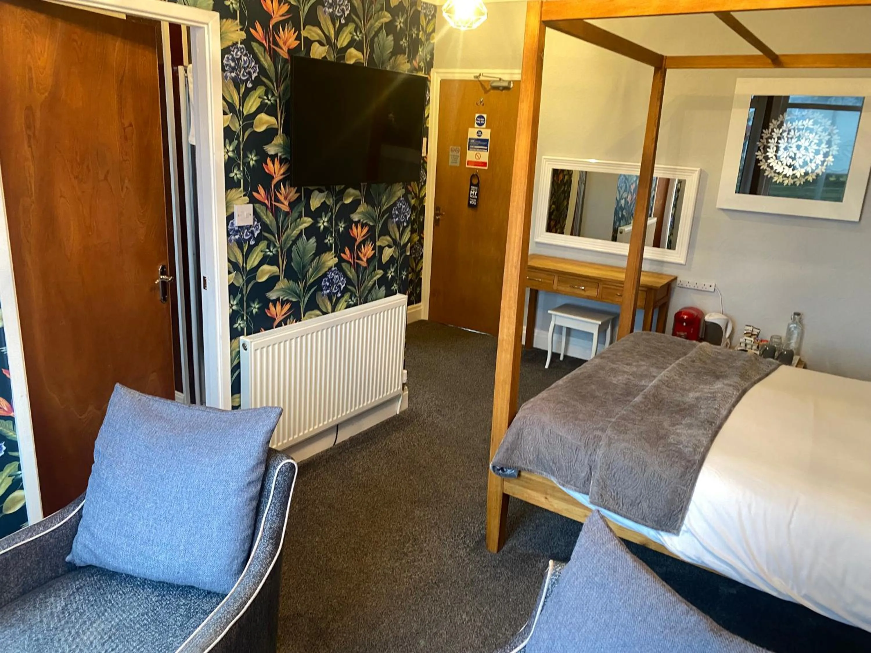 Bedroom, Bed in The Fossil Tree Hotel