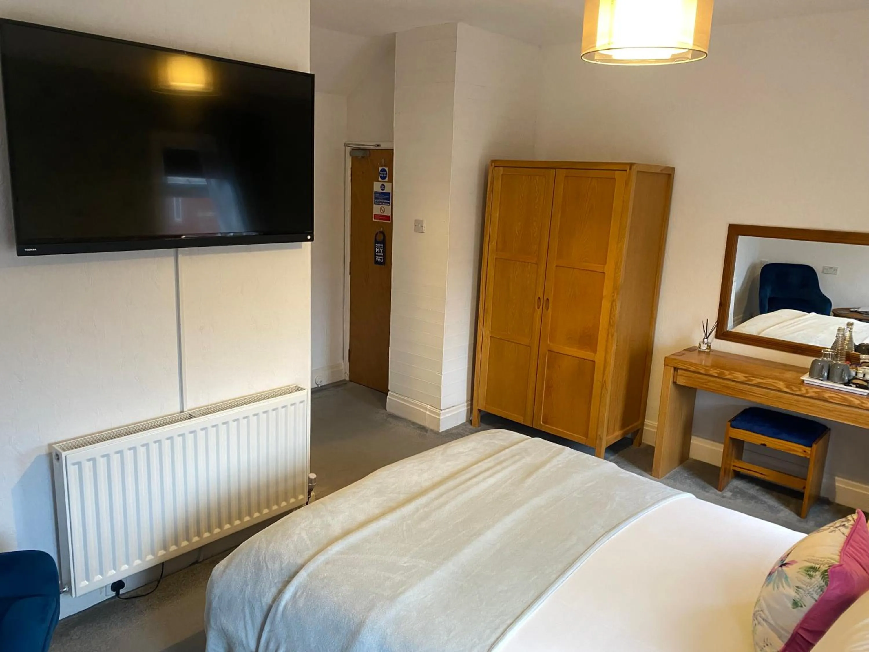 TV and multimedia, Bed in The Fossil Tree Hotel