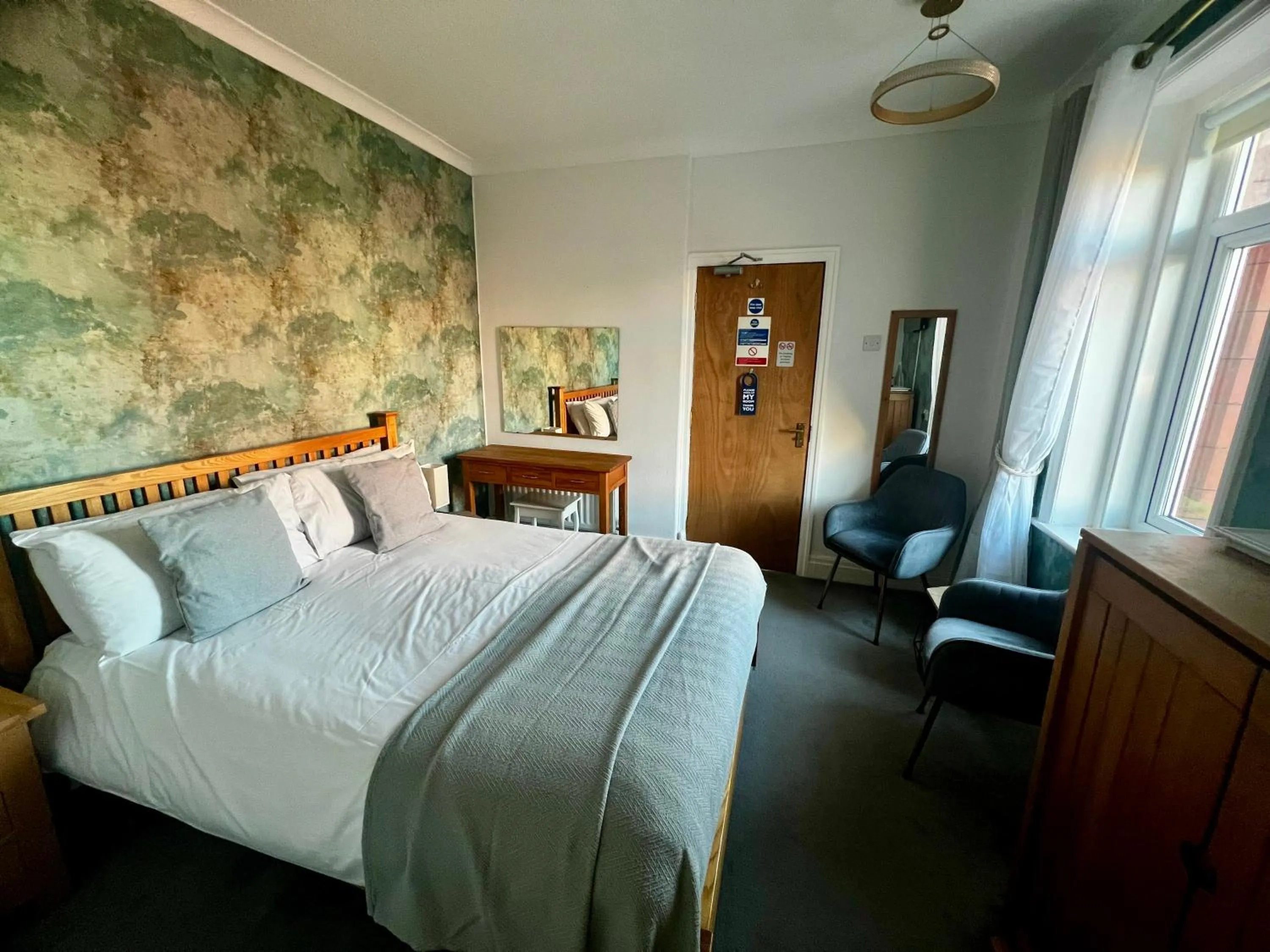 Bedroom, Bed in The Fossil Tree Hotel