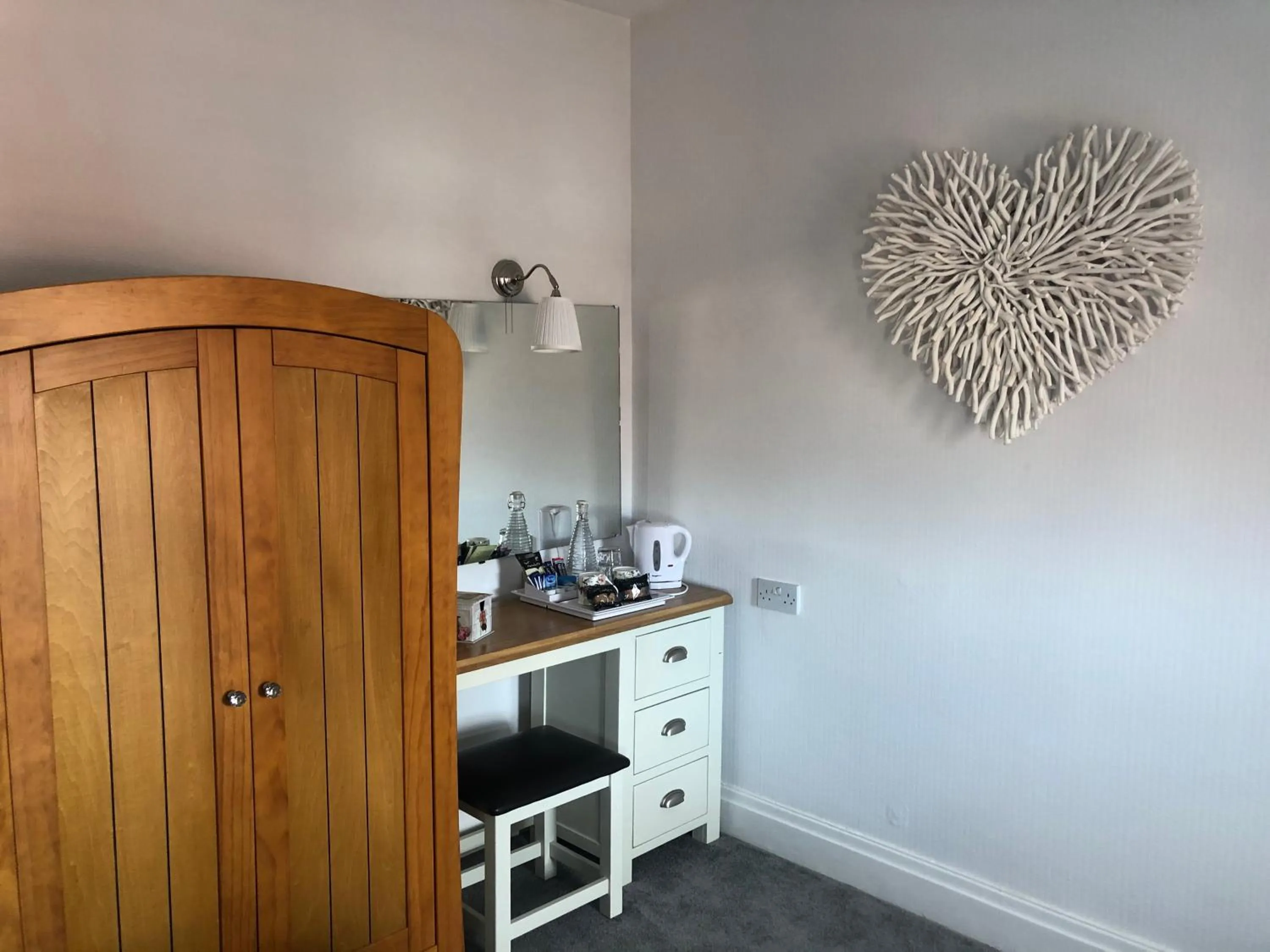 Coffee/tea facilities in The Fossil Tree Hotel