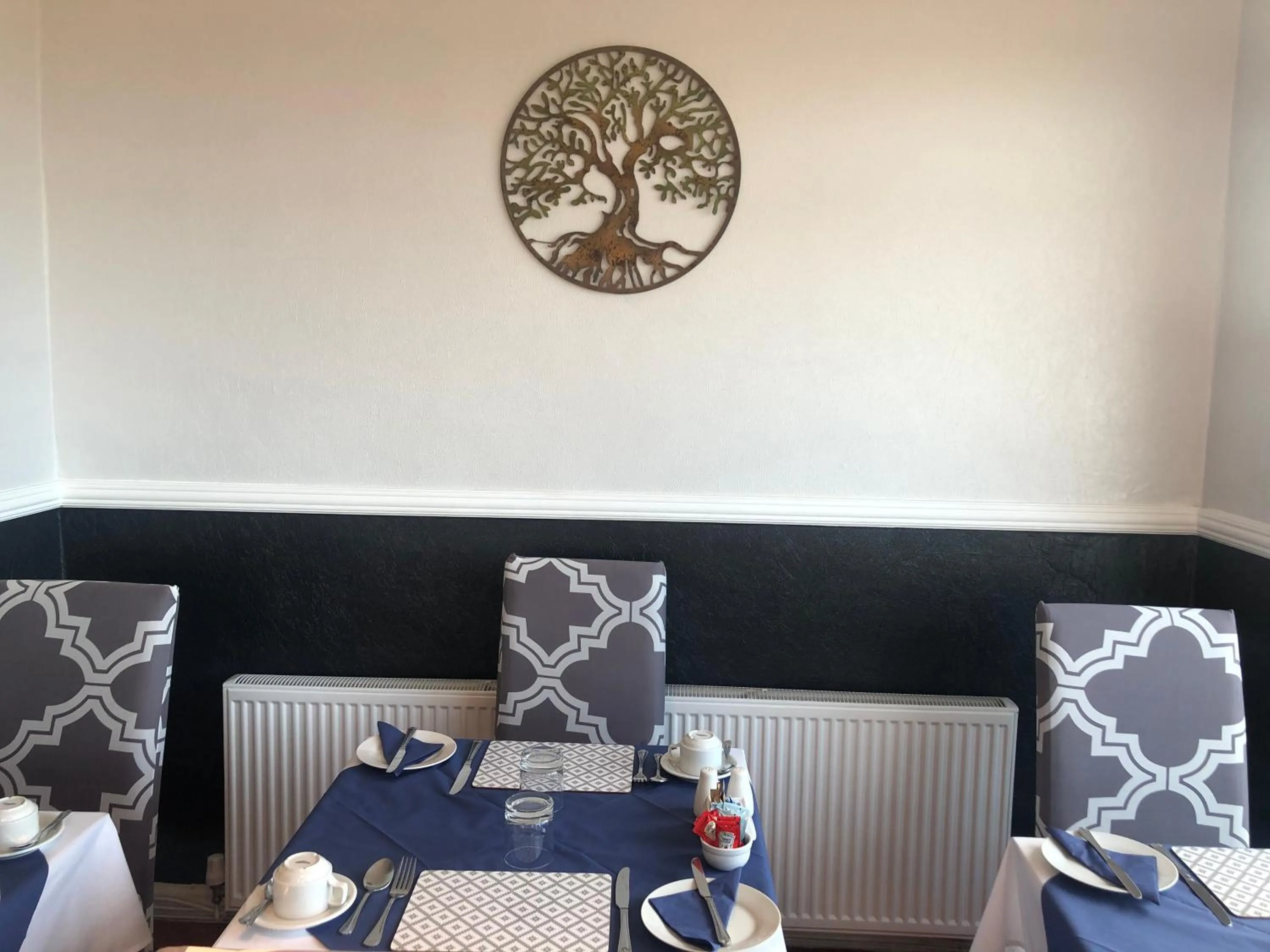 Restaurant/places to eat in The Fossil Tree Hotel