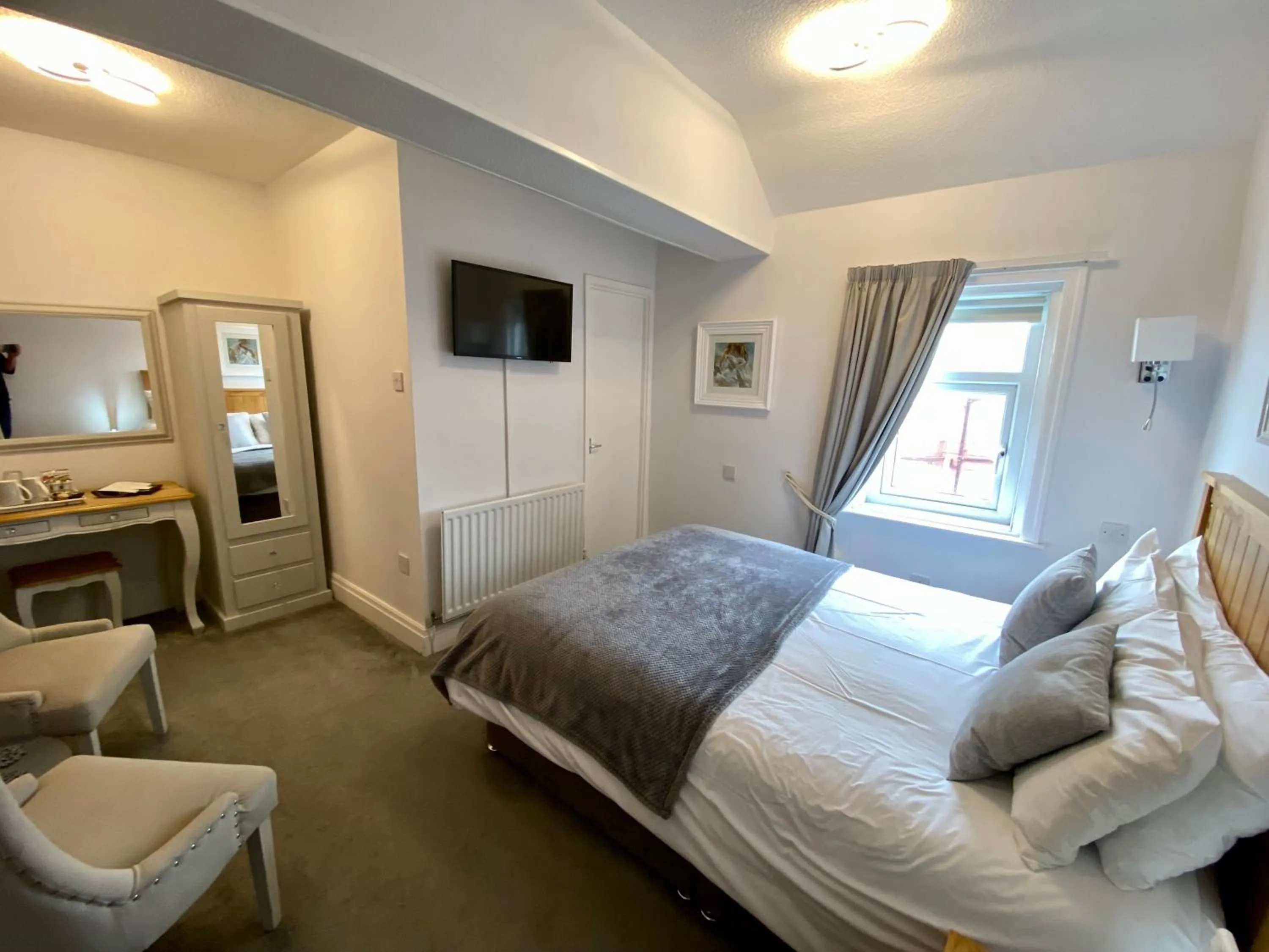 Bedroom, Bed in The Fossil Tree Hotel