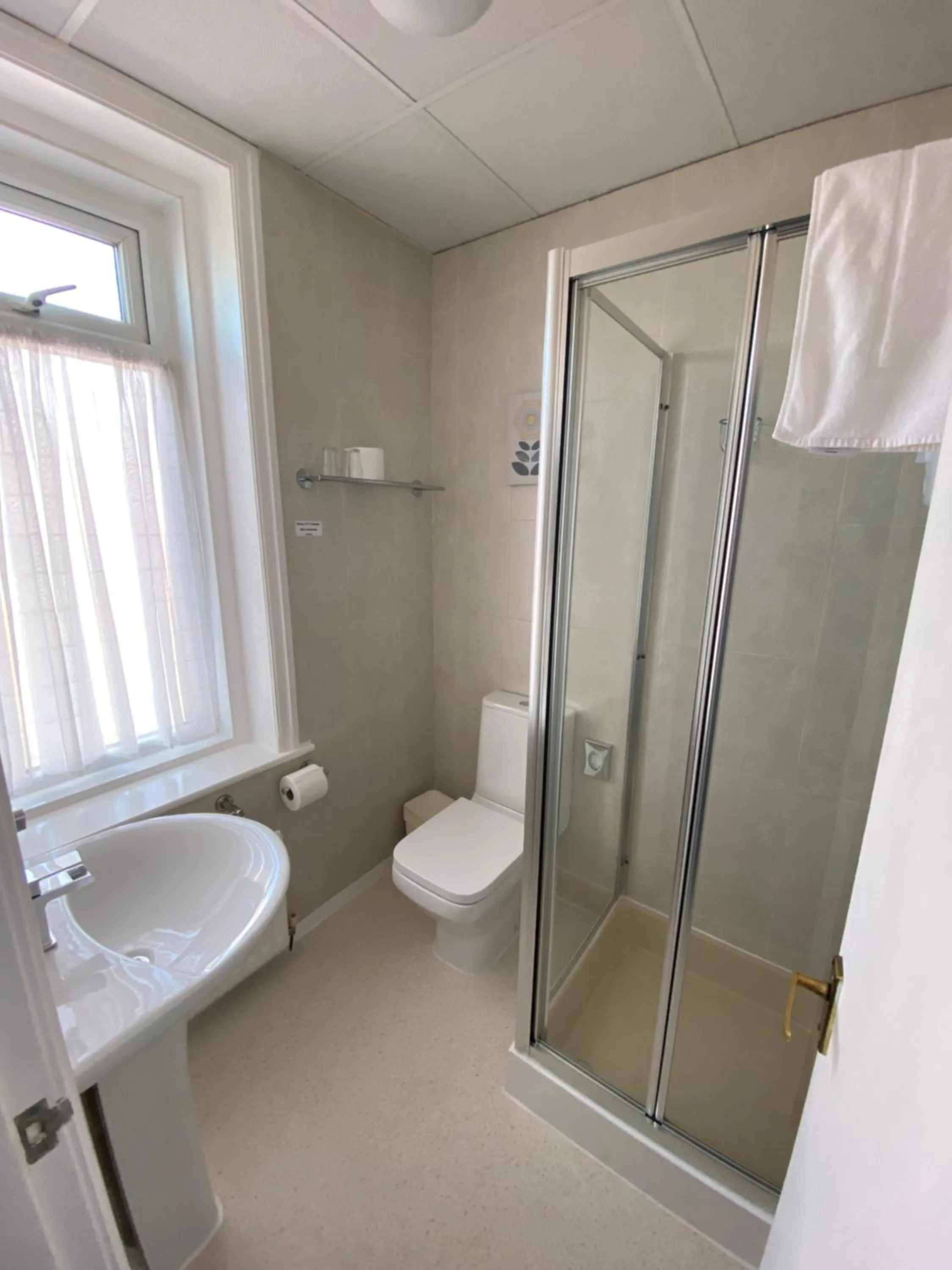 Bathroom in The Fossil Tree Hotel