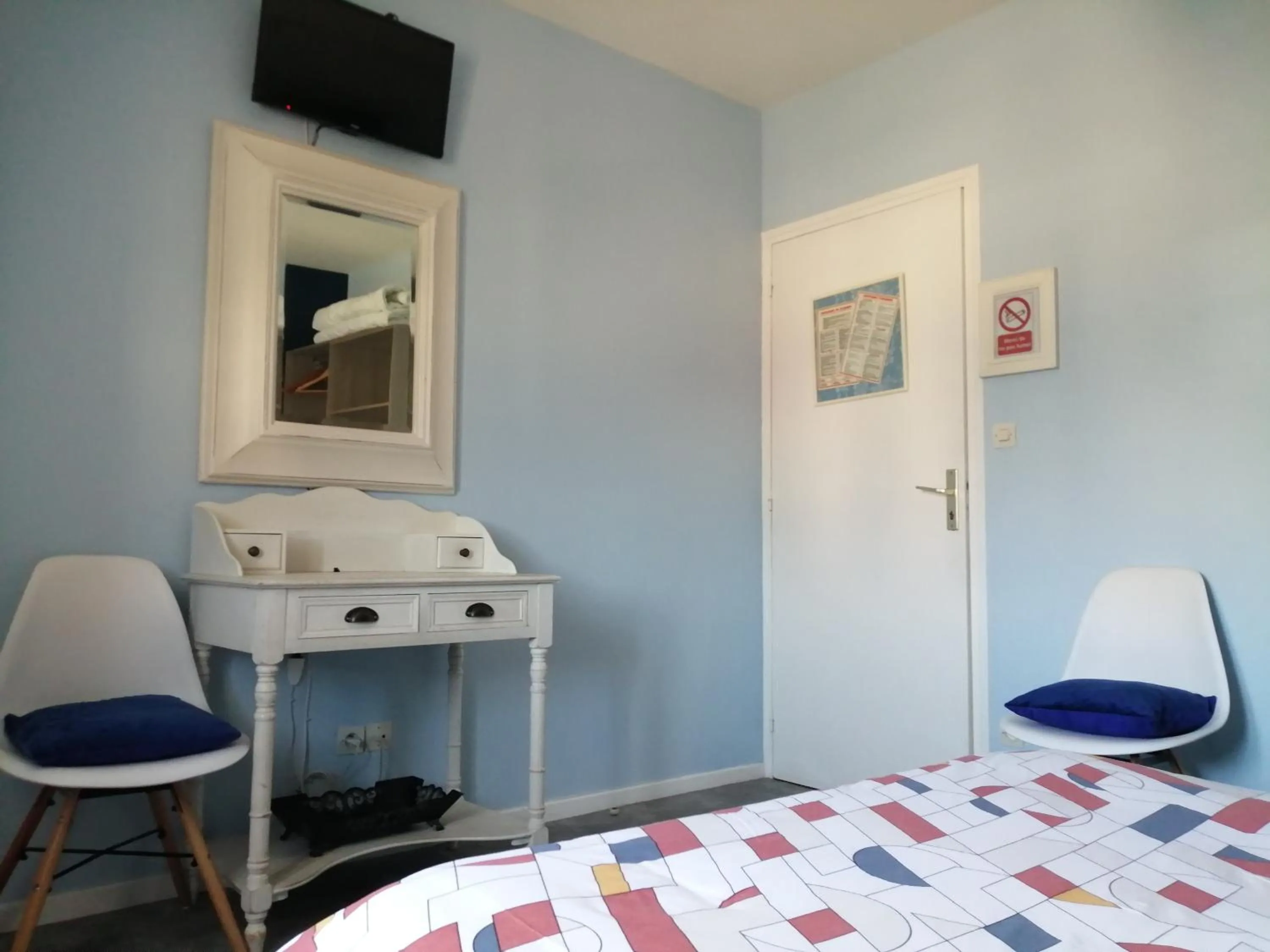 Photo of the whole room, Bed in Ma Gentilhommière