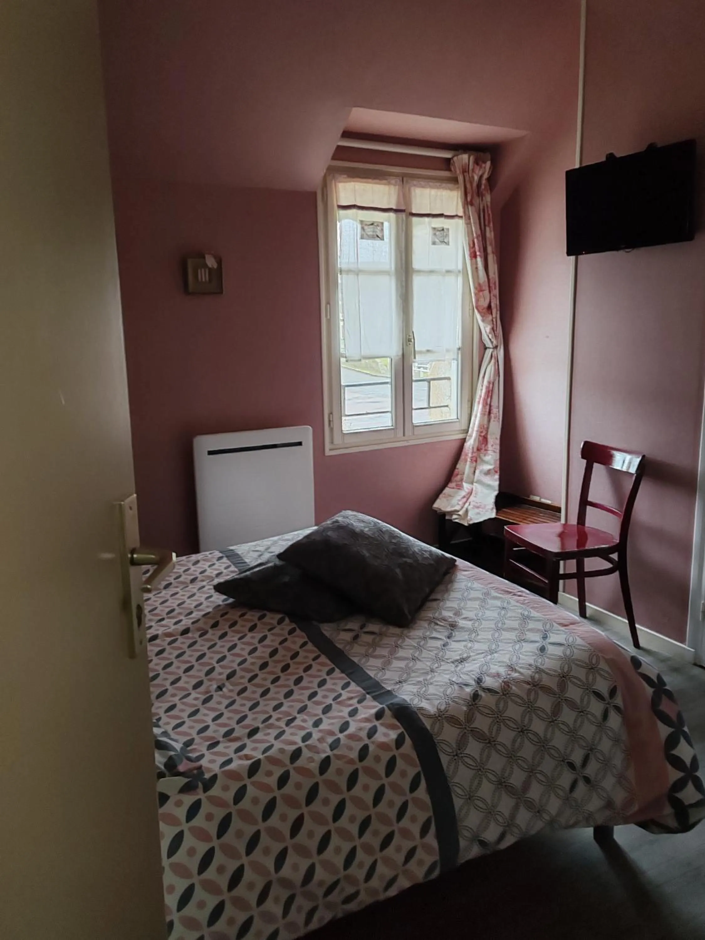 Photo of the whole room, Bed in Ma Gentilhommière