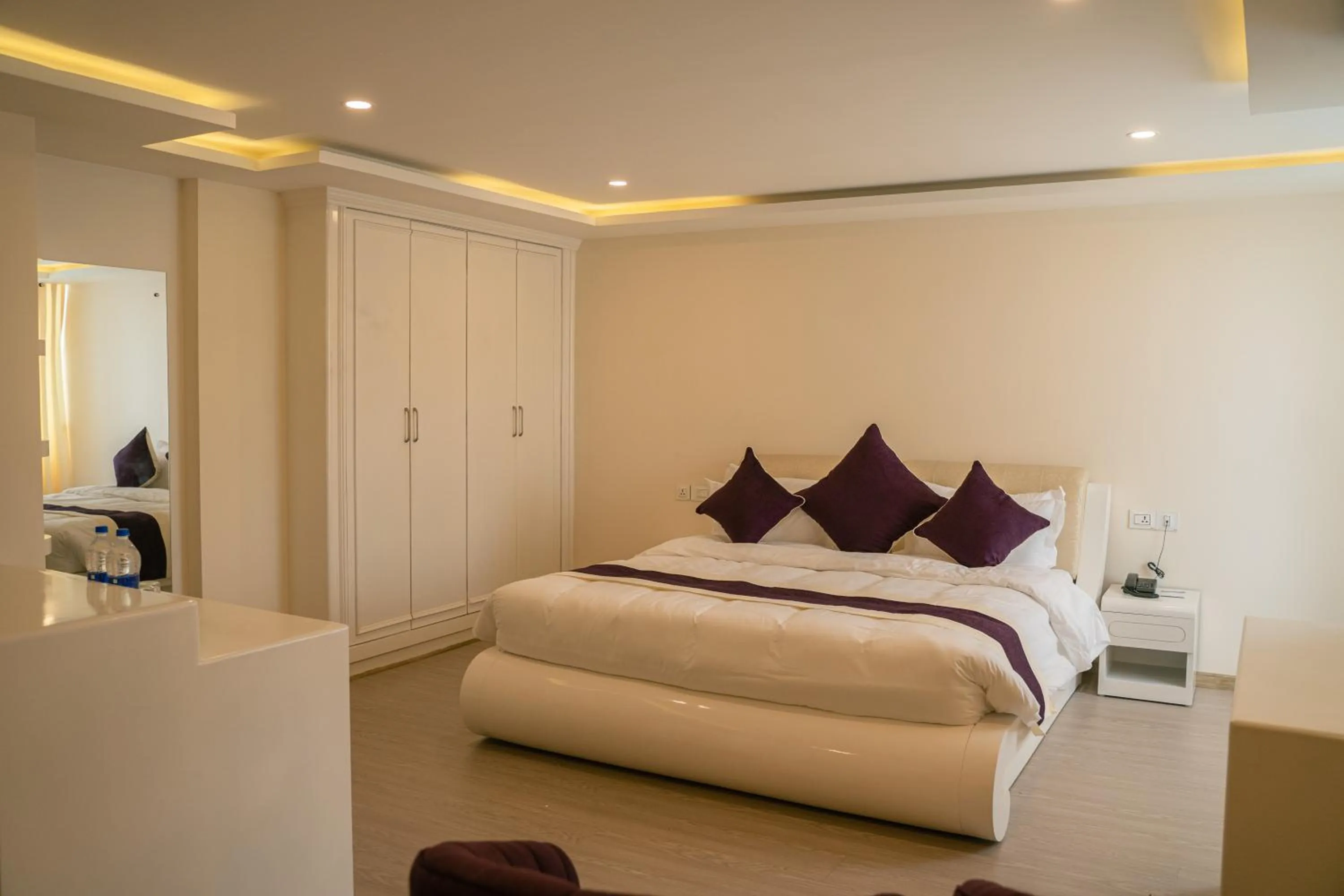 Bedroom, Bed in Hotel Black Diamond - Inside Airport