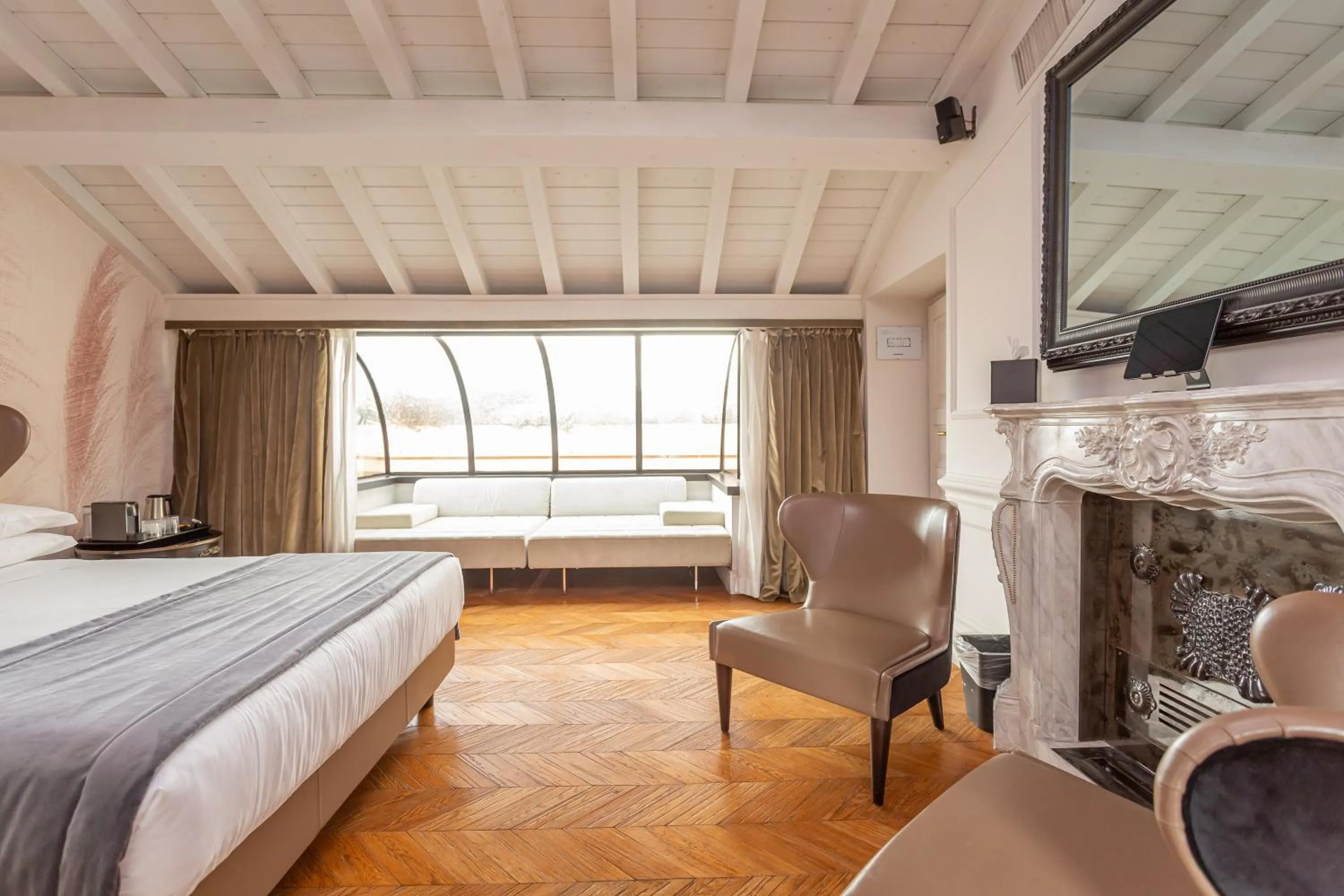 Photo of the whole room, Bed in Hotel The Corner Roma