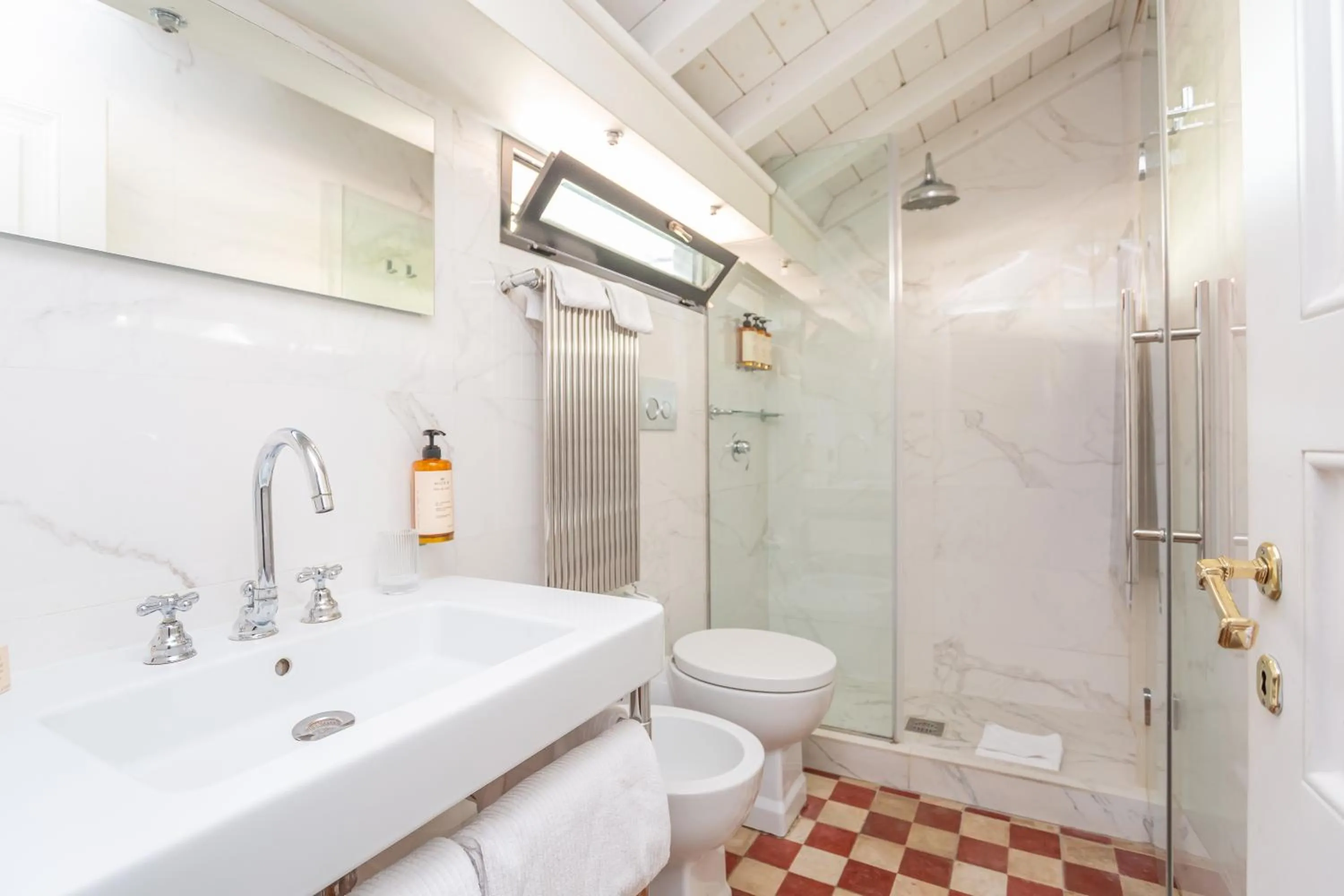 Bathroom in Hotel The Corner Roma