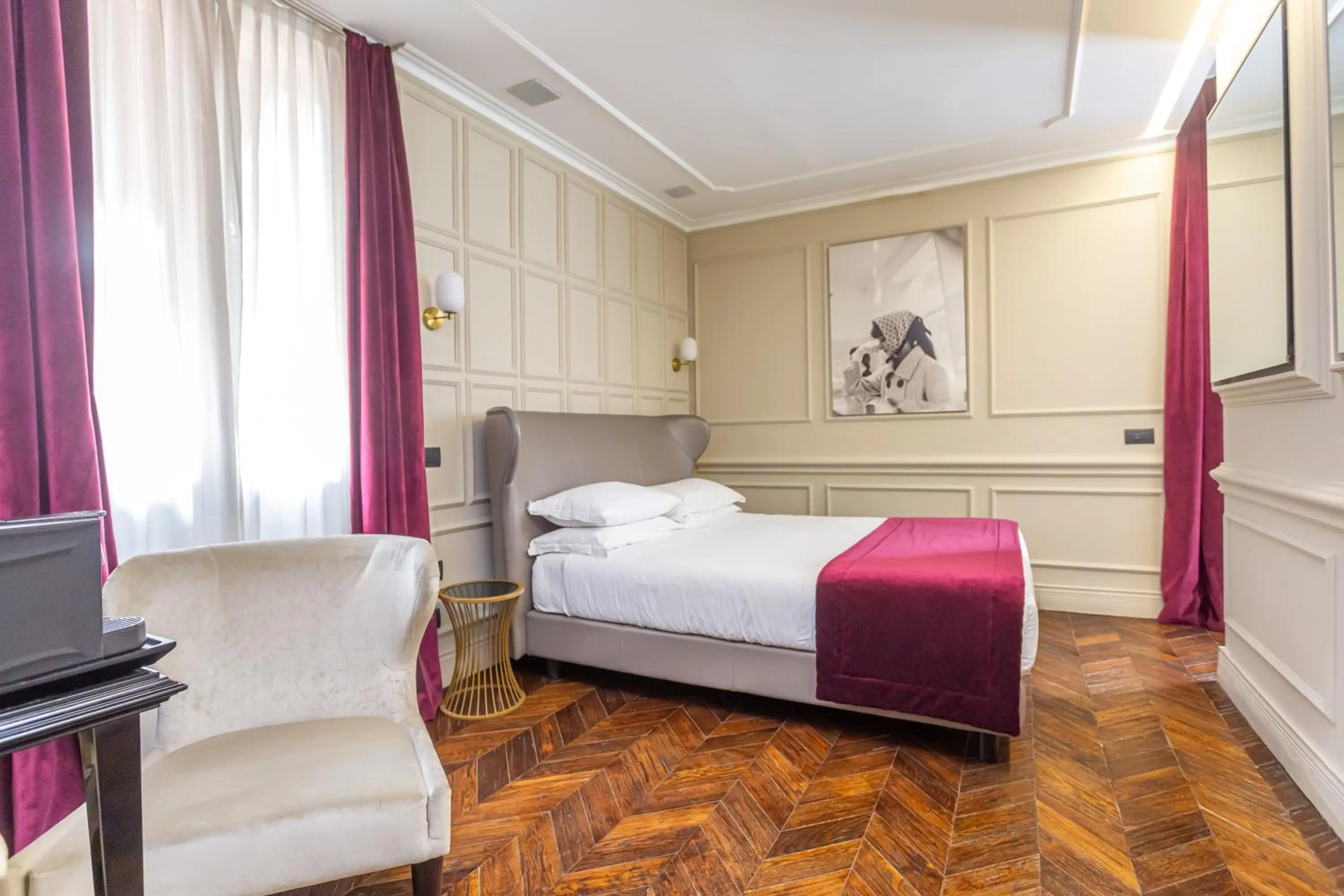 Photo of the whole room, Bed in Hotel The Corner Roma