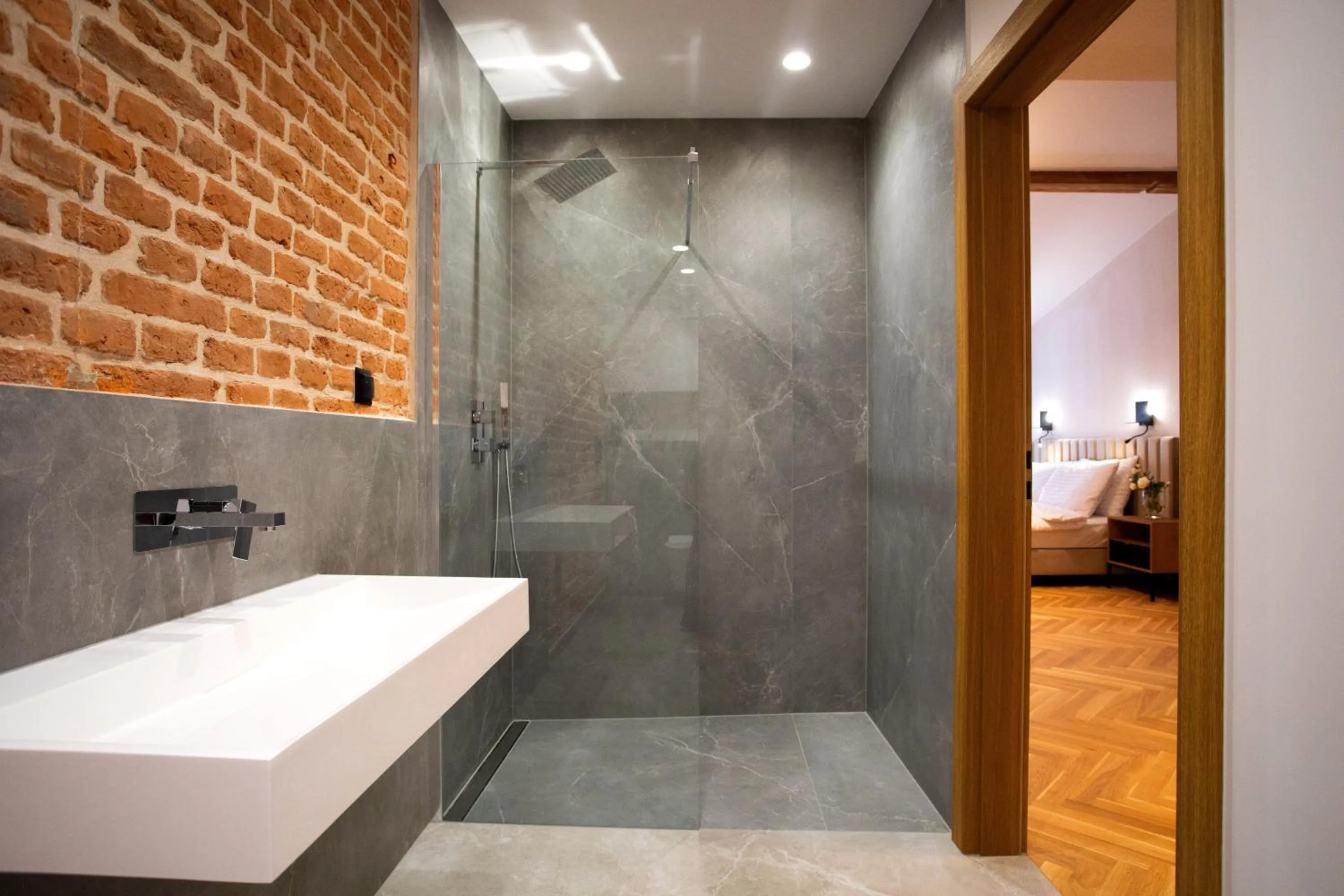 Shower in HOTEL TEATR