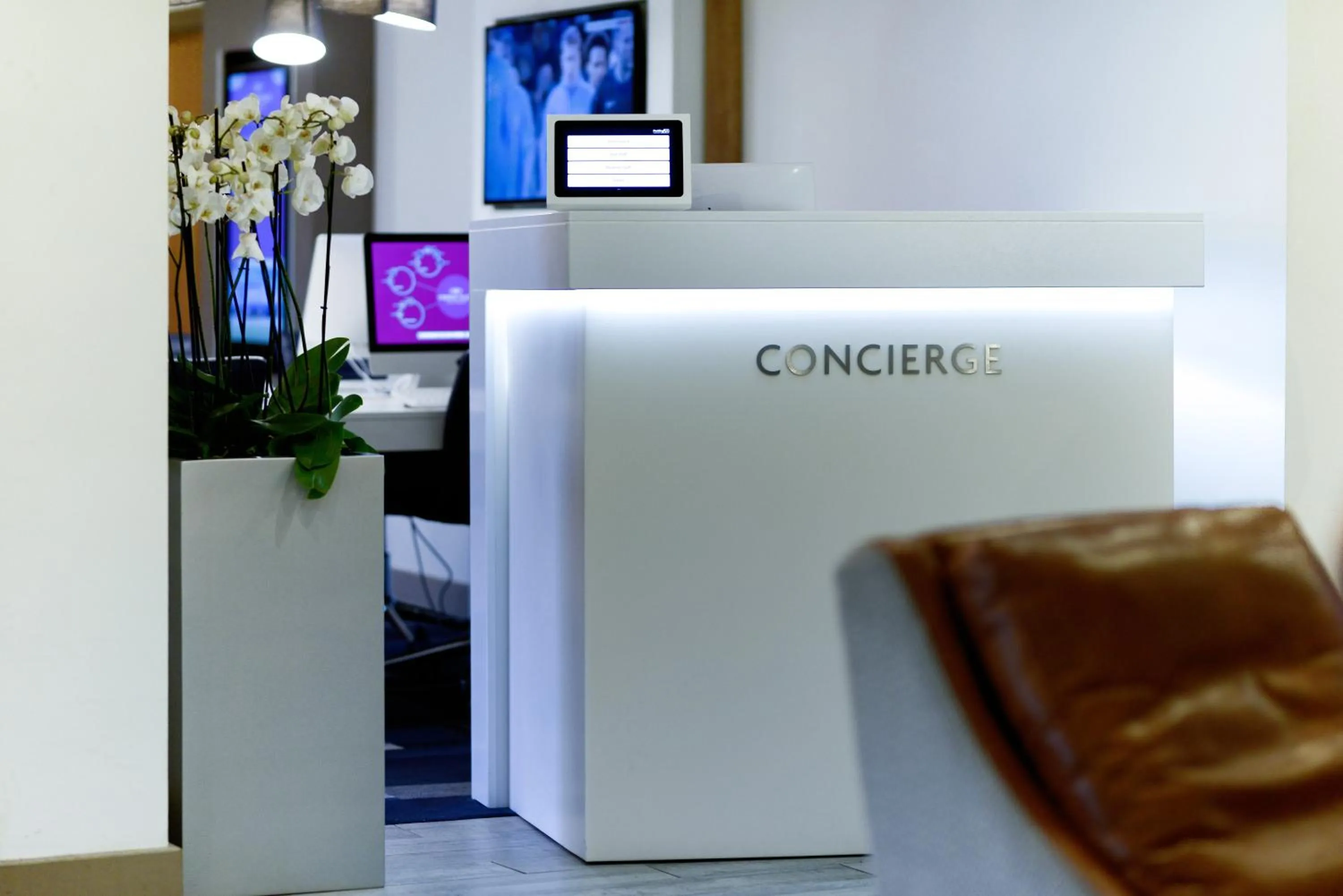 Lobby or reception in Crowne Plaza Plymouth by IHG