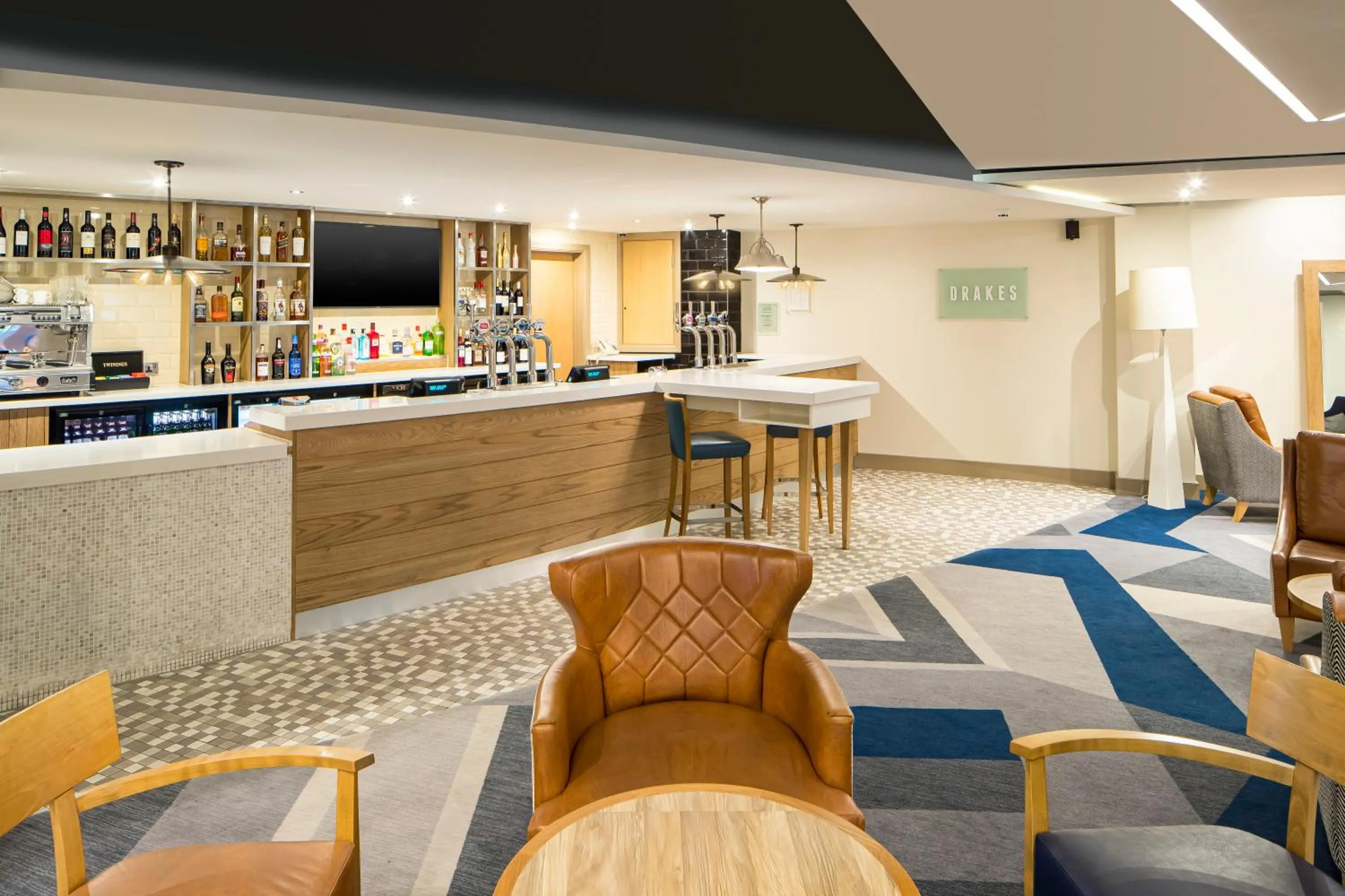 Lounge or bar in Crowne Plaza Plymouth by IHG